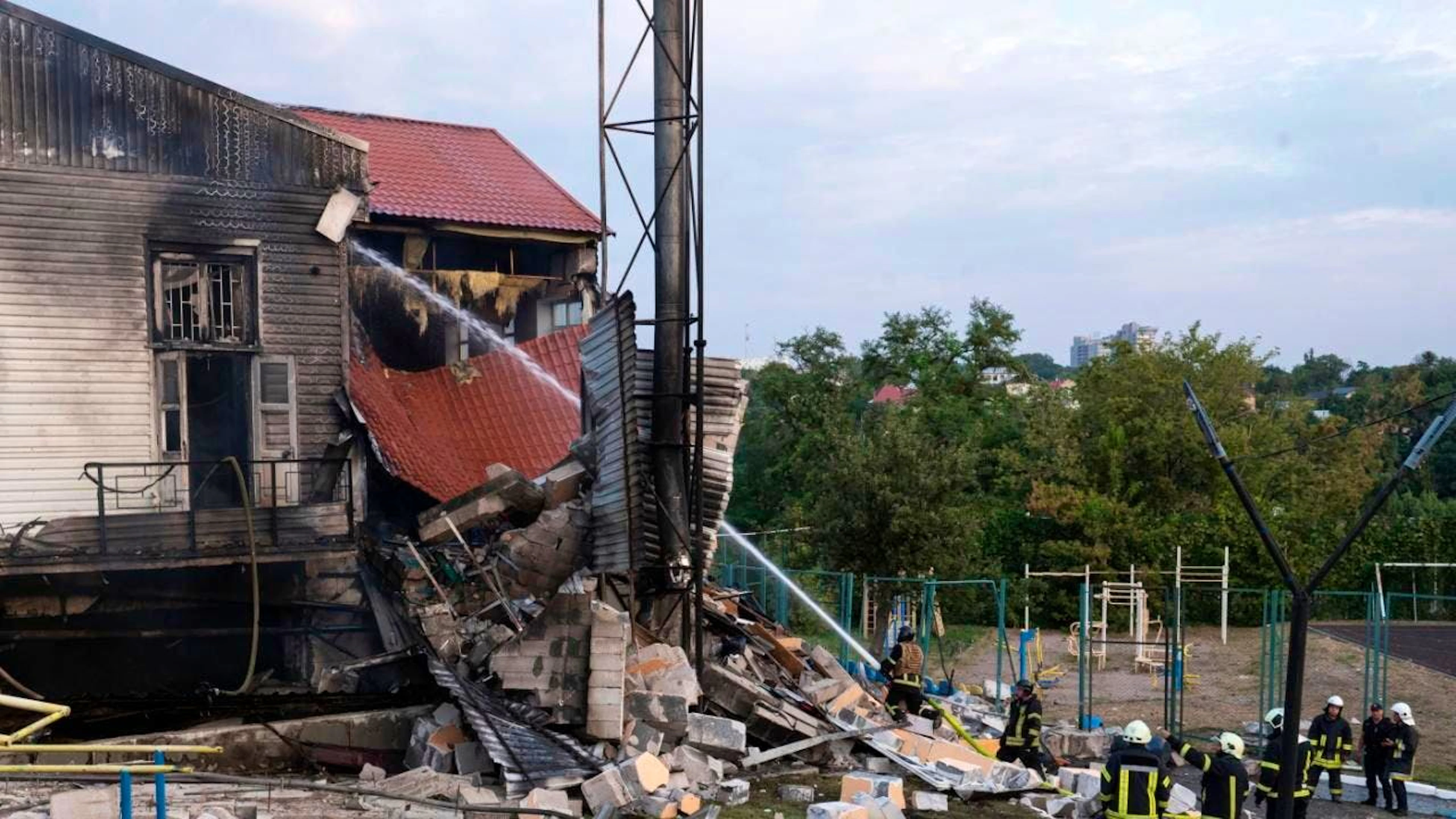 Edificio colpito dai russi a Kiev (foto d'archivio)