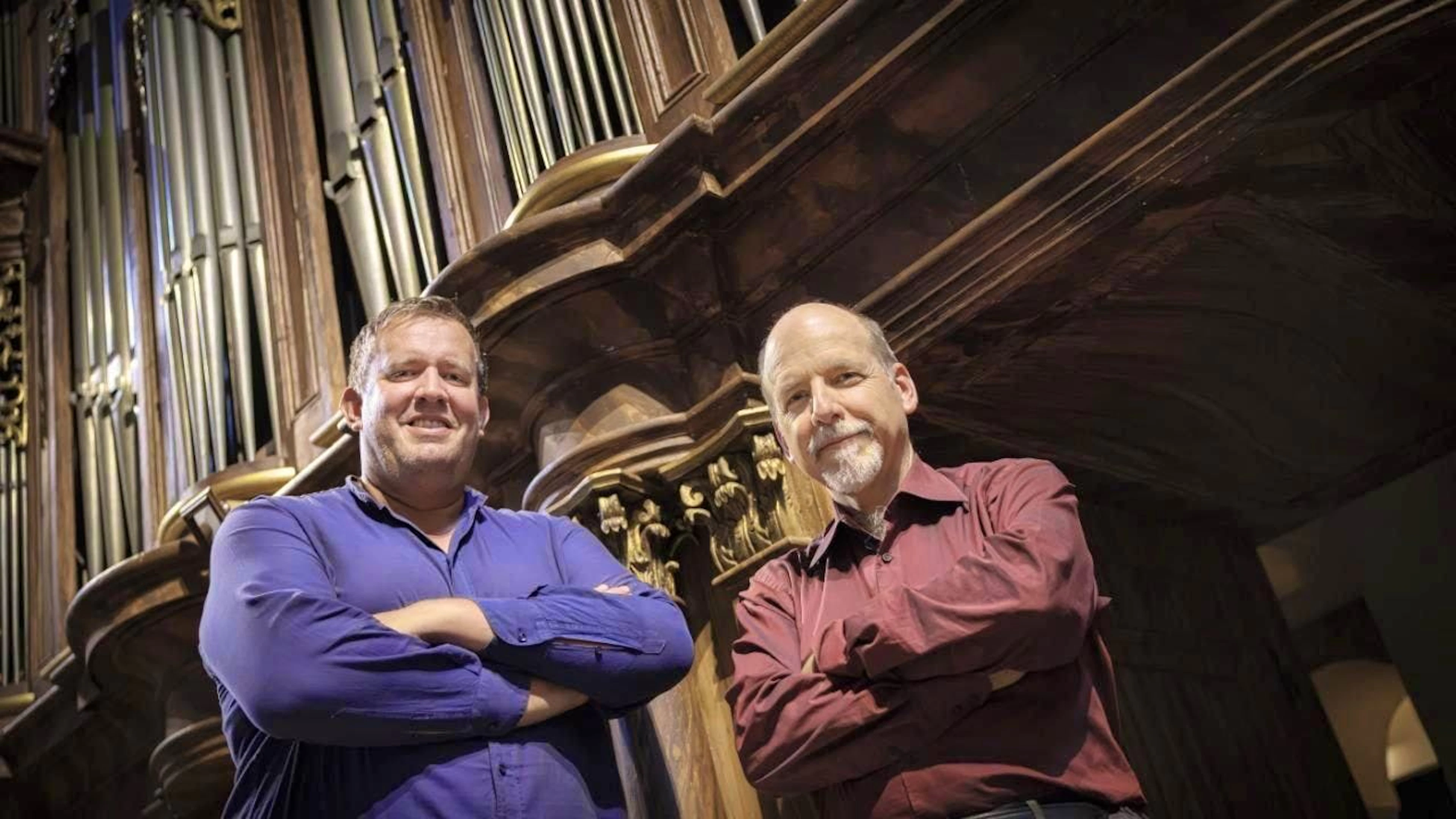 With more than 250 organs dating back around 600 years, Valais has a rich cultural heritage. A booklet by organist Edmond Voeffray (r) and historian Cyrille Fauchere (l) presents the twenty most striking instruments - and also aims to inspire a journey of discovery.