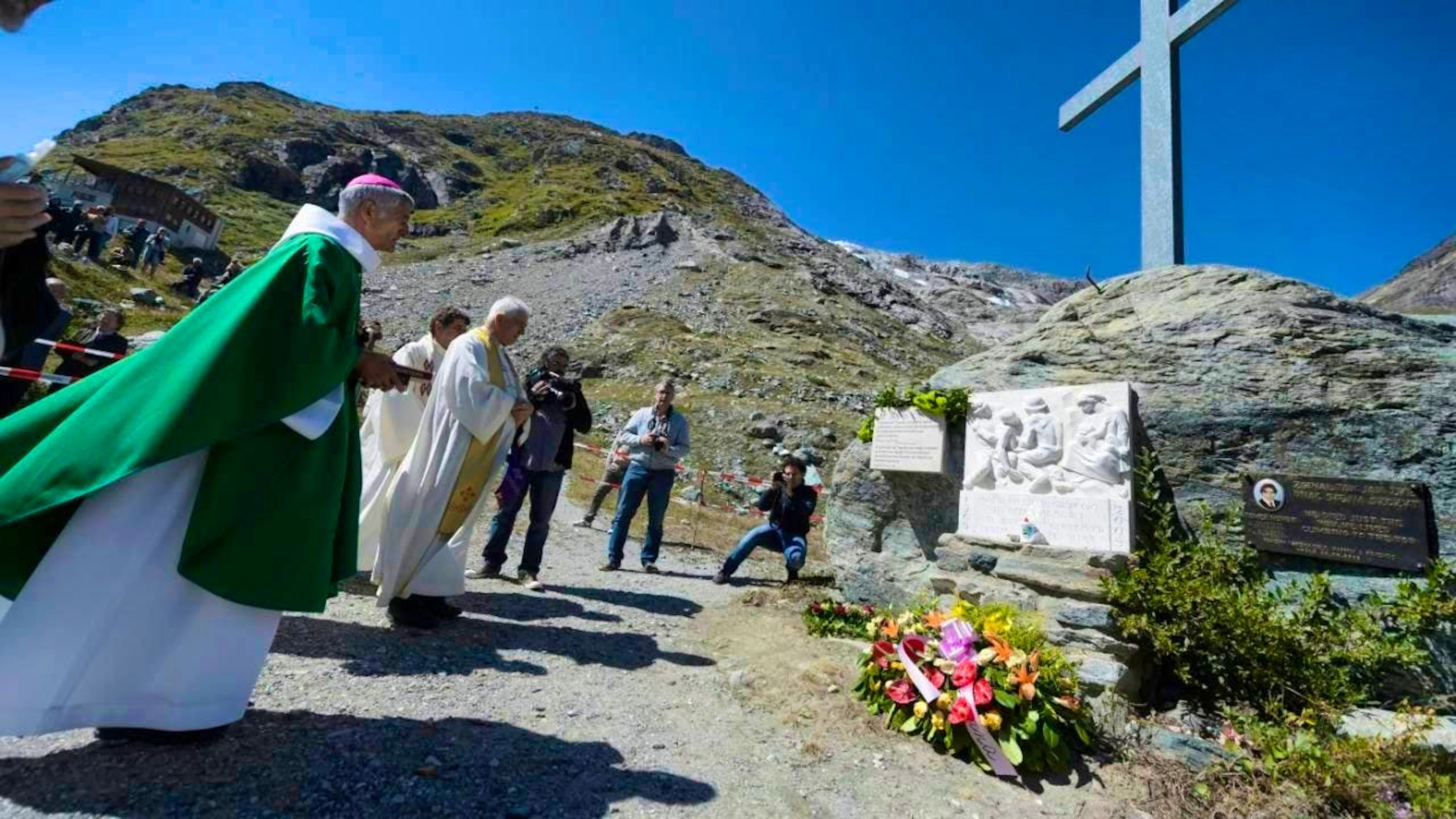 Bishop Jean-Marie Lovey of Sion during the 50th commemoration of the Mattmark disaster at the end of August 2015 at the reservoir. (archive image)