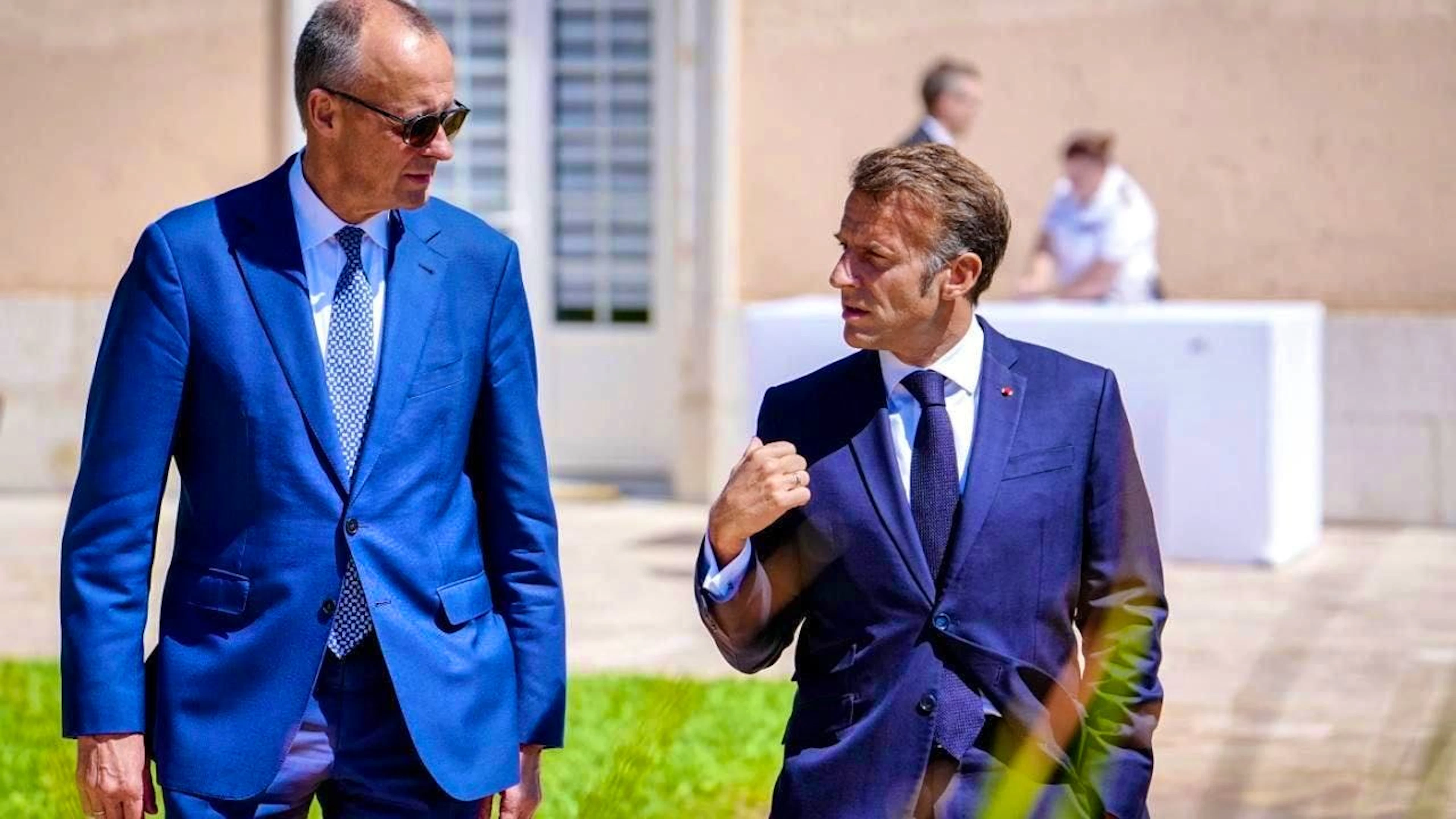 German Chancellor Friedrich Merz (l,CDU) and French President Emmanuel Macron. Photo: Kay Nietfeld/dpa