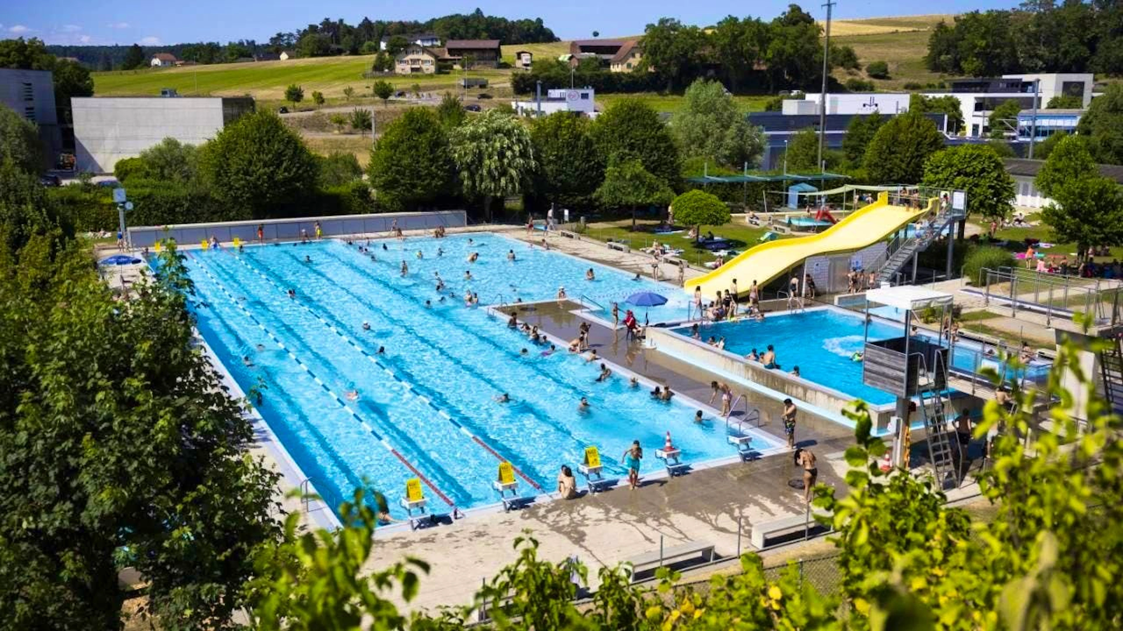 The ban on non-residents entering the swimming pool in Pruntrut JU is to remain in place until the end of the season. (archive picture)