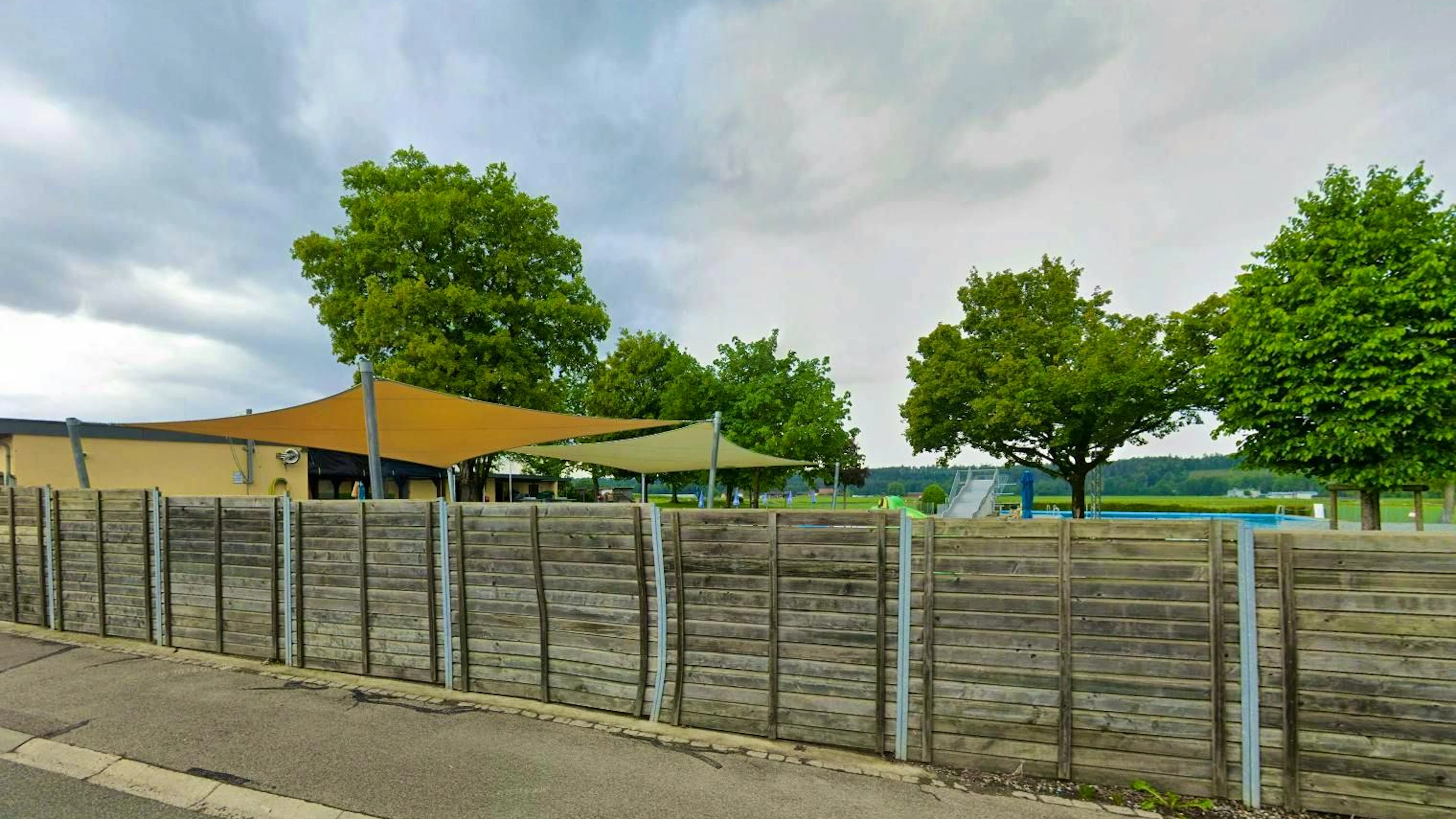 The outdoor pool in Andelfingen ZH urgently needs to be renovated.