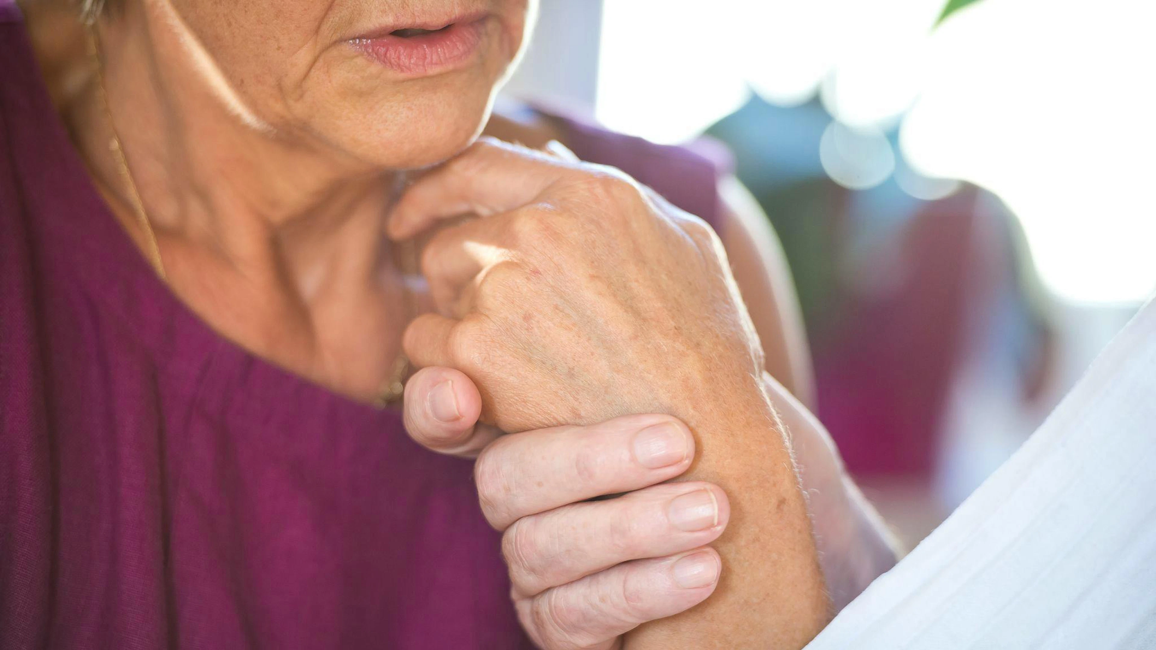 Unter der Alzheimer-Krankheit leiden Betroffene und deren Angehörige massiv.