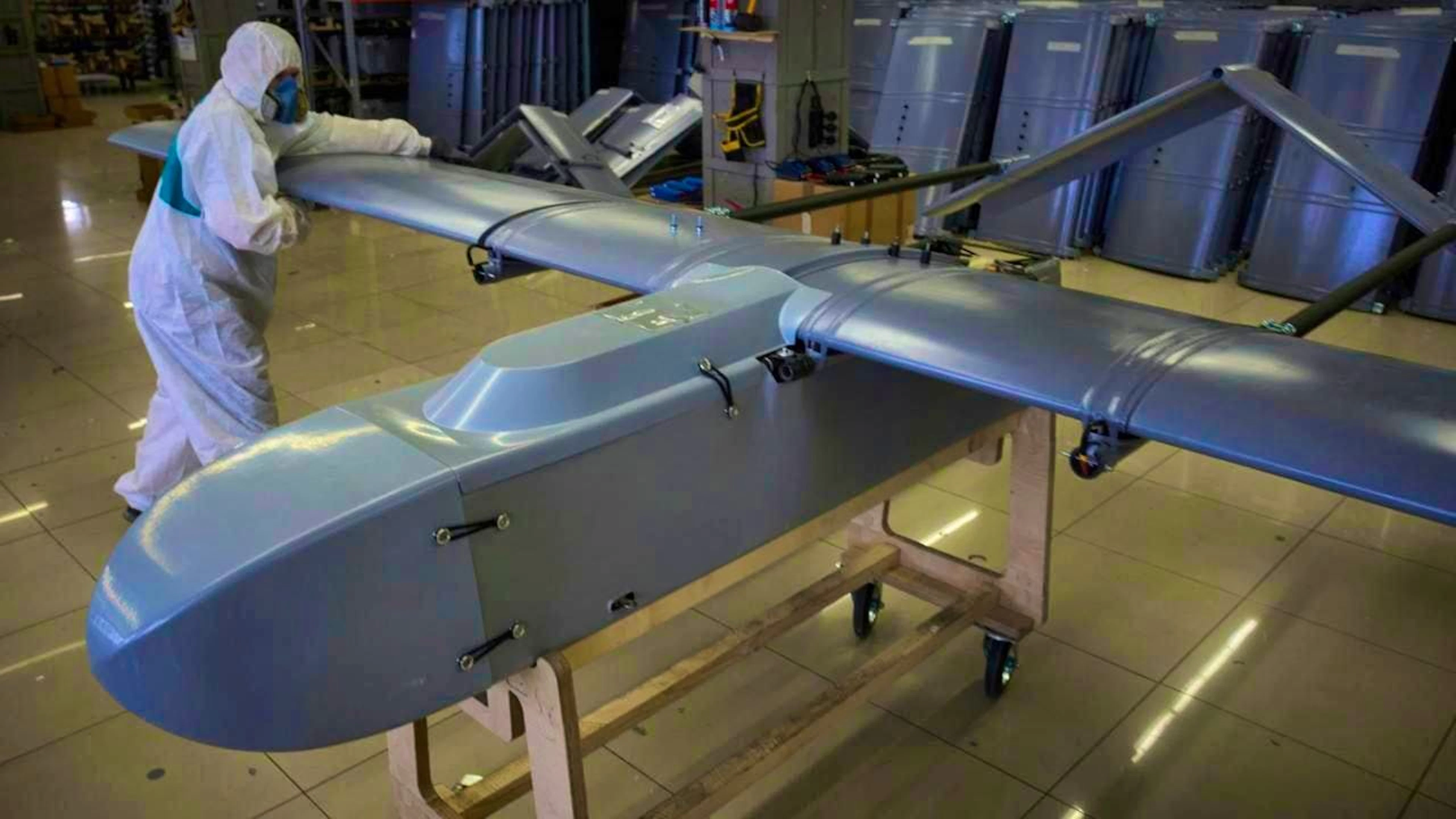 ARCHIVE - A Ukrainian worker inspects a combat drone at the secret Fire Point factory. Photo: Efrem Lukatsky/AP/dpa/Symbolic image