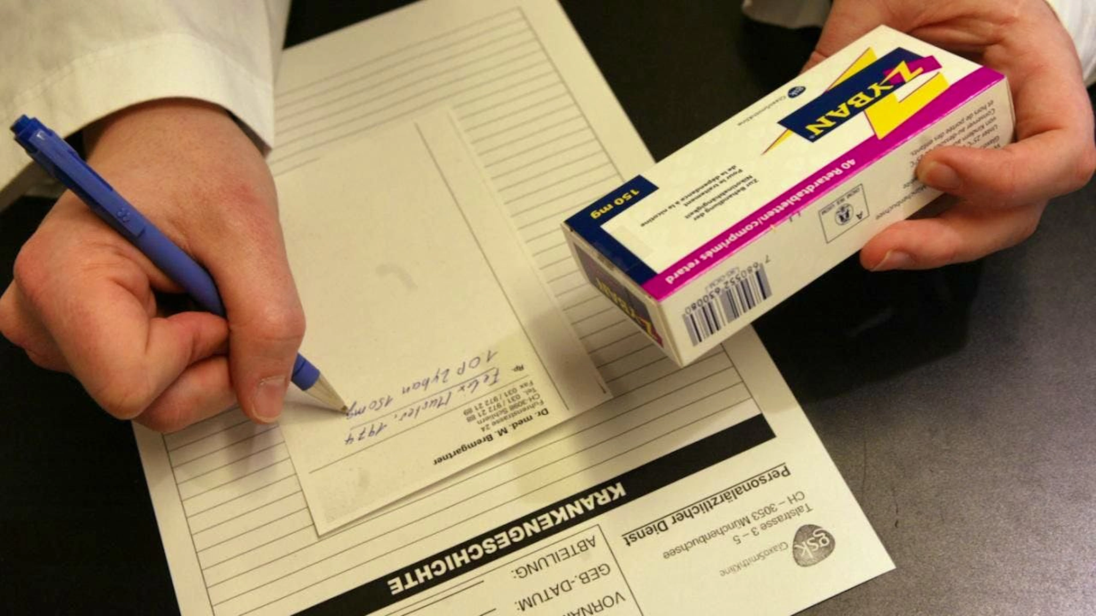 Handgeschriebene Rezepte soll es nach dem Willen des Bundesrat künftig nicht mehr geben. (Themenbild)