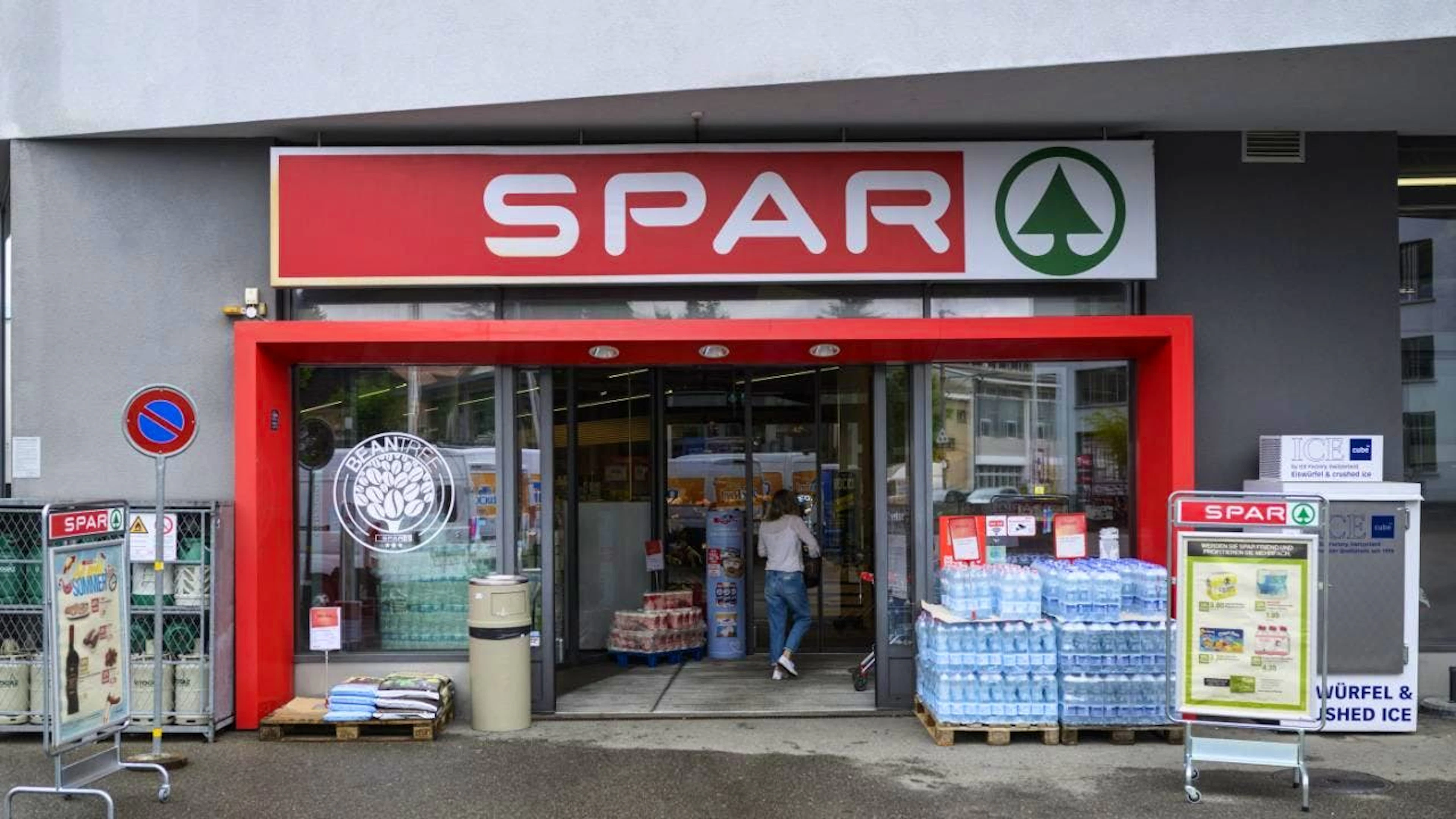 Le filiali svizzere della catena erano controllate dalla casa madre sudafricana dal 2016.