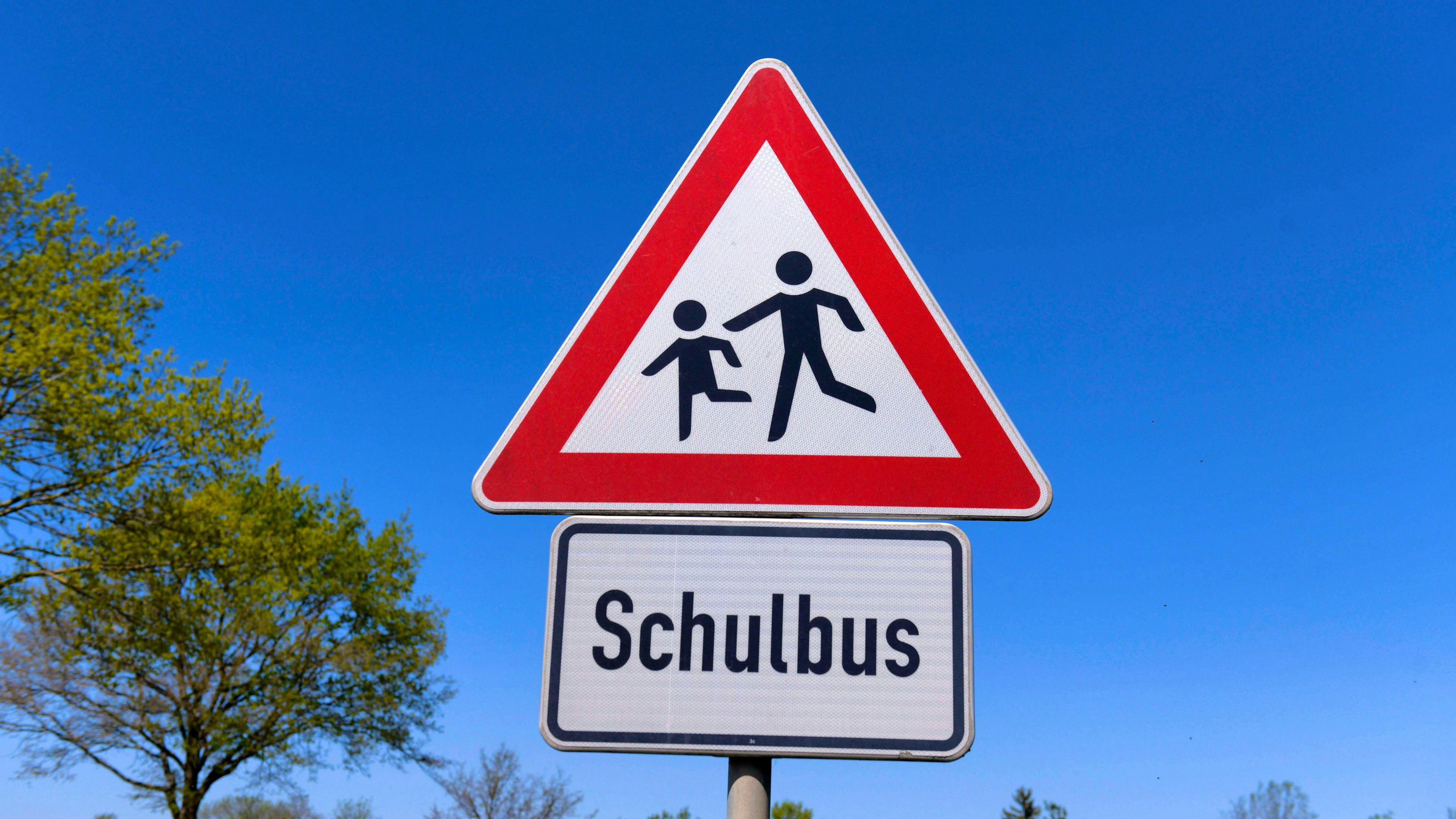 50 Jugendliche sassen in einem Schulbus fest, weil ein offenbar verärgerter Busfahrer die Türen verriegelte