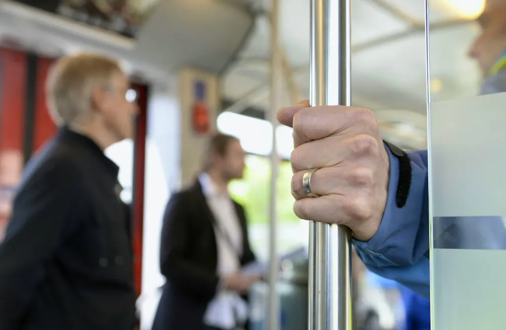 Seniorin im Zug bedroht – Mann in Schwyz verurteilt