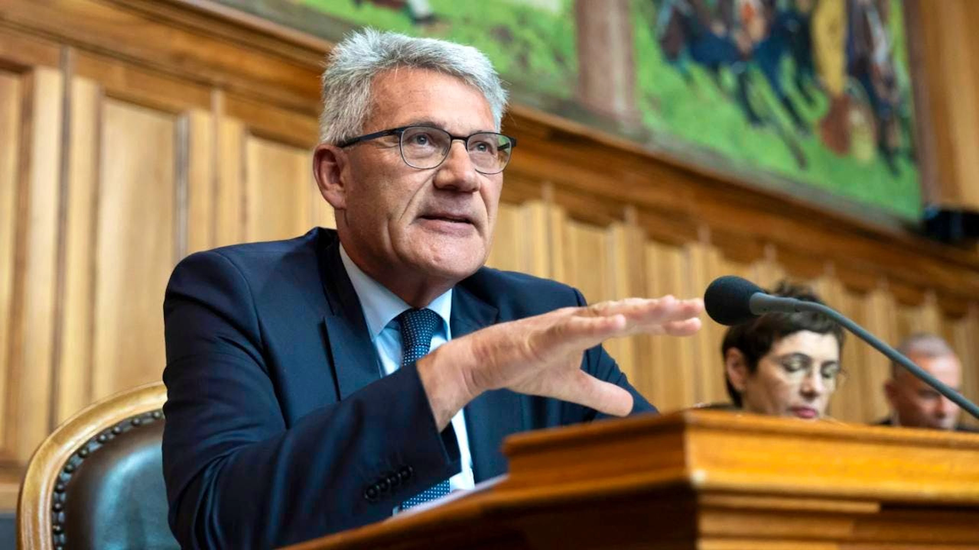 Pirmin Schwander (UDC/SZ) ha tentato invano di convicere il plenum a sostenre la sua mozione