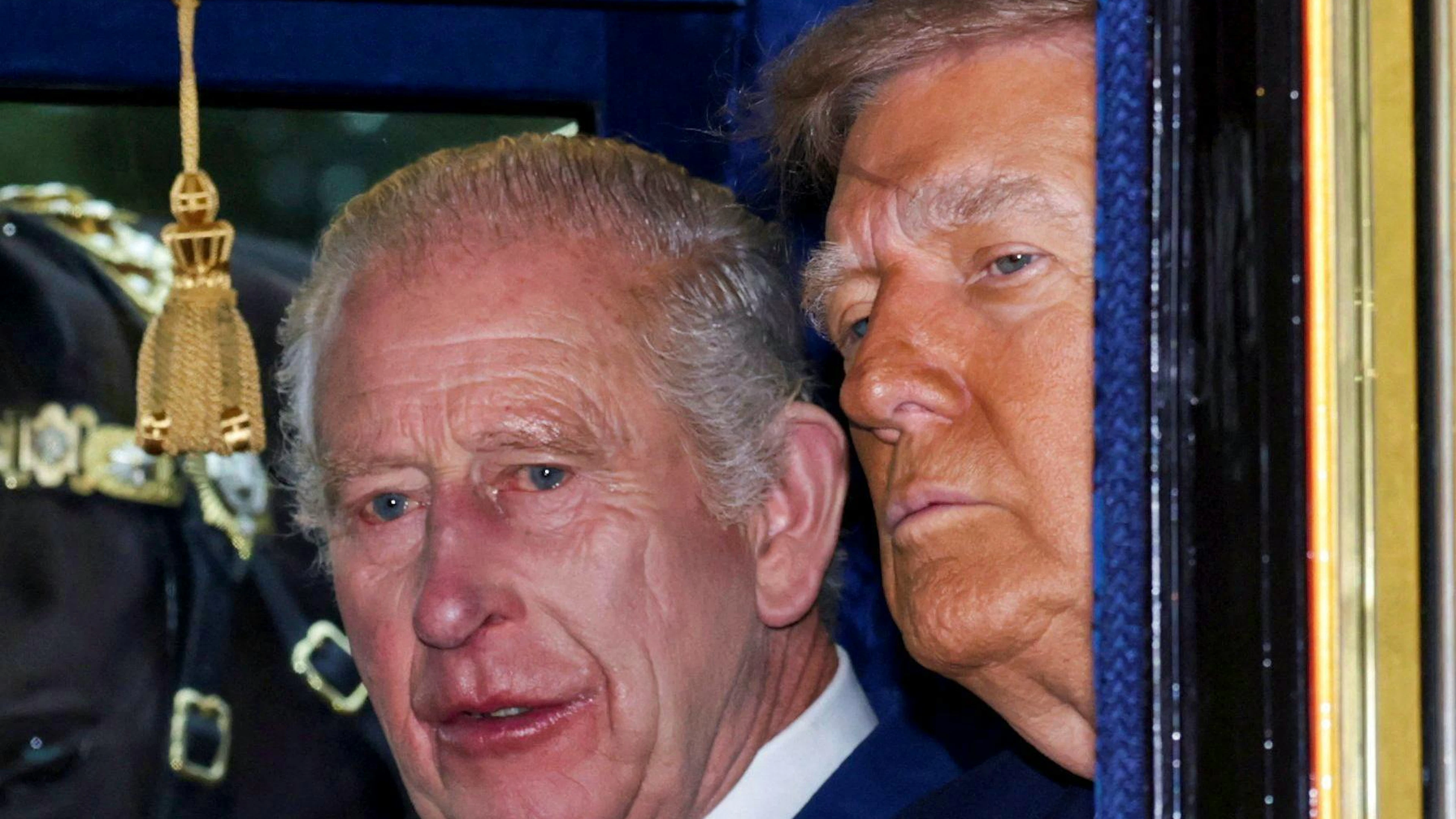 Le roi Charles de Grande-Bretagne, à gauche, et le président Donald Trump assis dans une calèche lors d'un cortège à travers le château de Windsor, en Angleterre, le mercredi 17 septembre 2025. (Toby Melville/Pool Photo via AP)