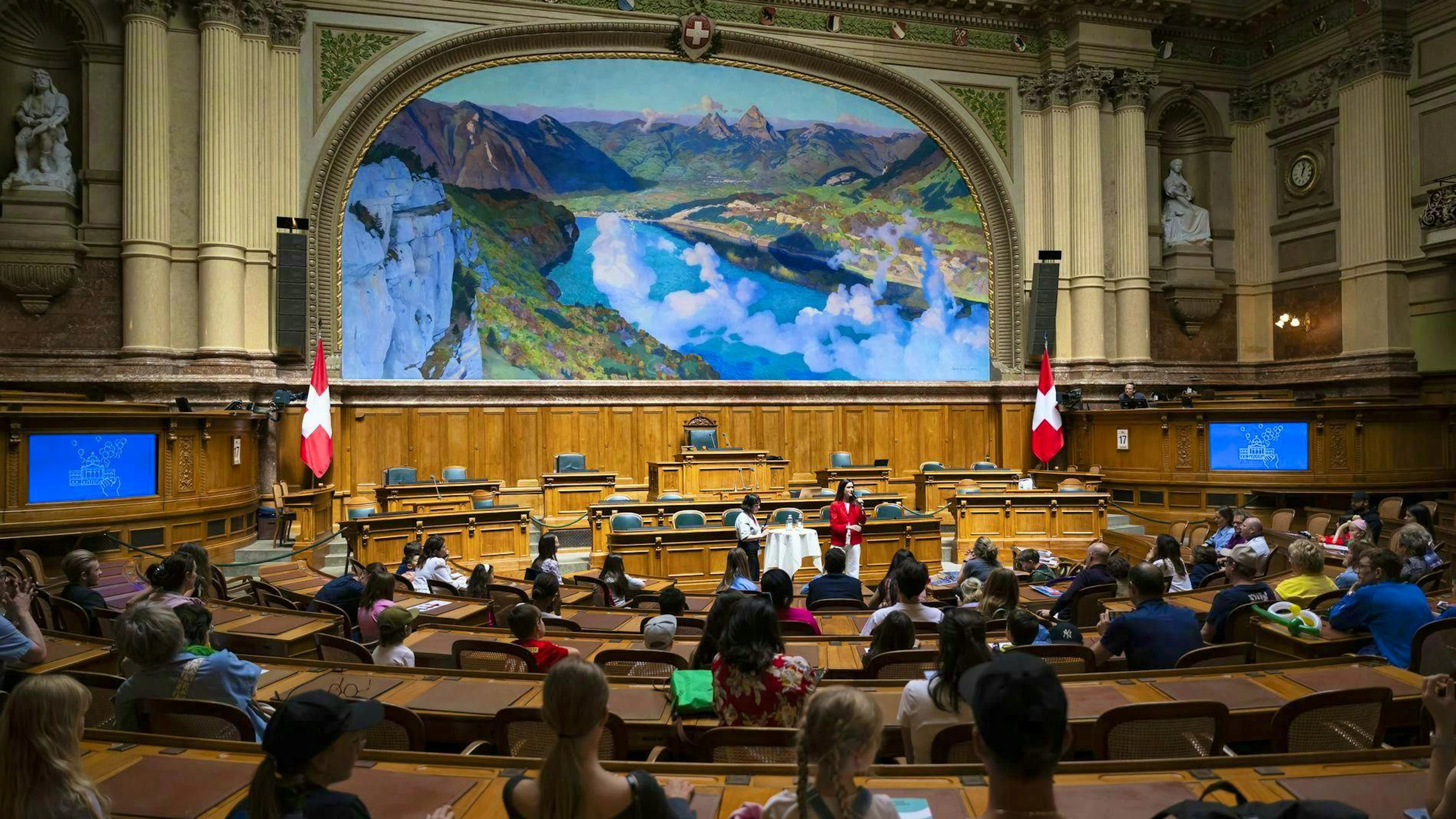 Members of the National Council and Council of States will meet at the Federal Palace in June for the summer session. (KEYSTONE/Anthony Anex)