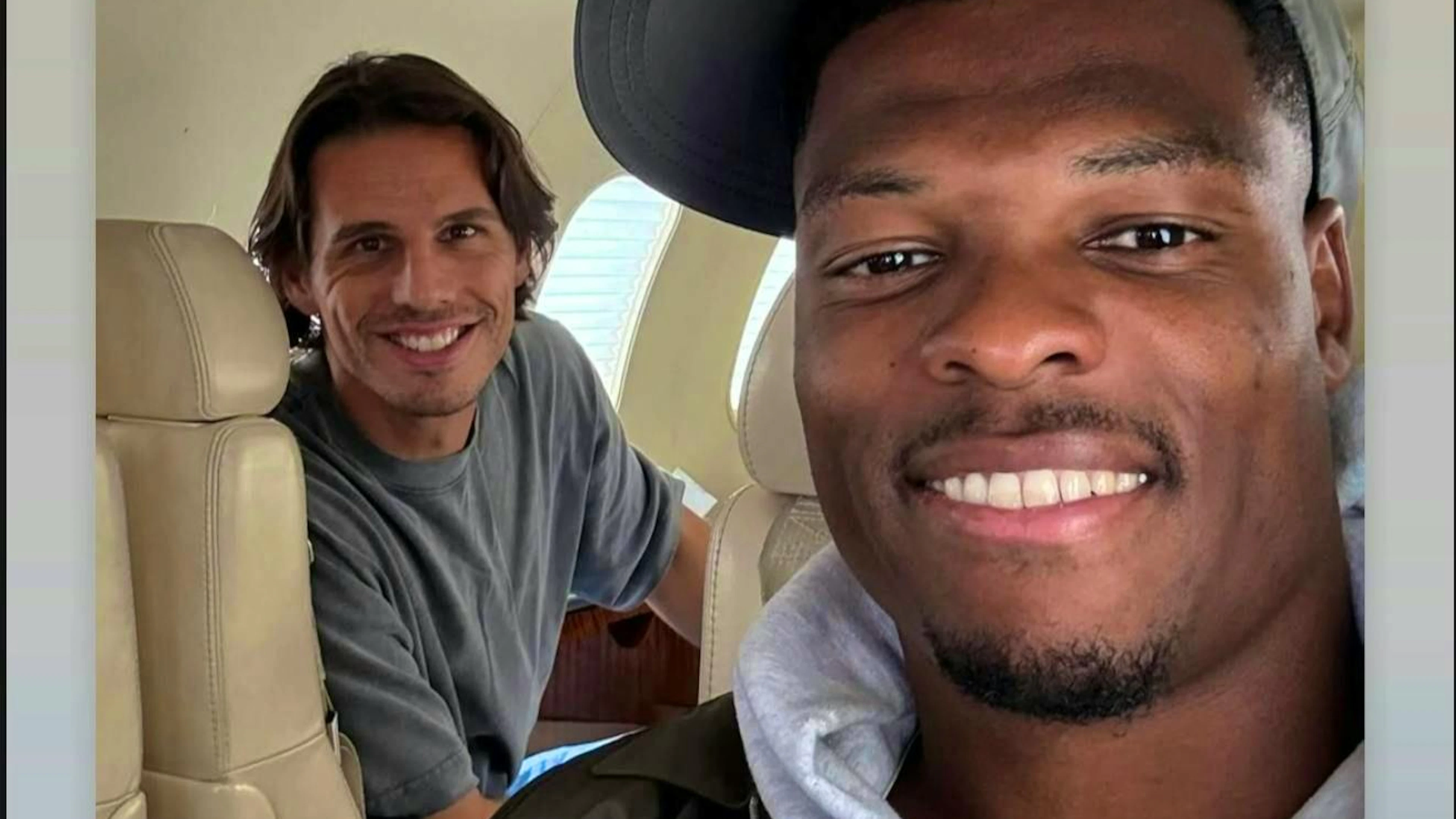"Next stop Théâtre du Châtelet" - Sommer traveled to the award ceremony with teammate Denzel Dumfries.