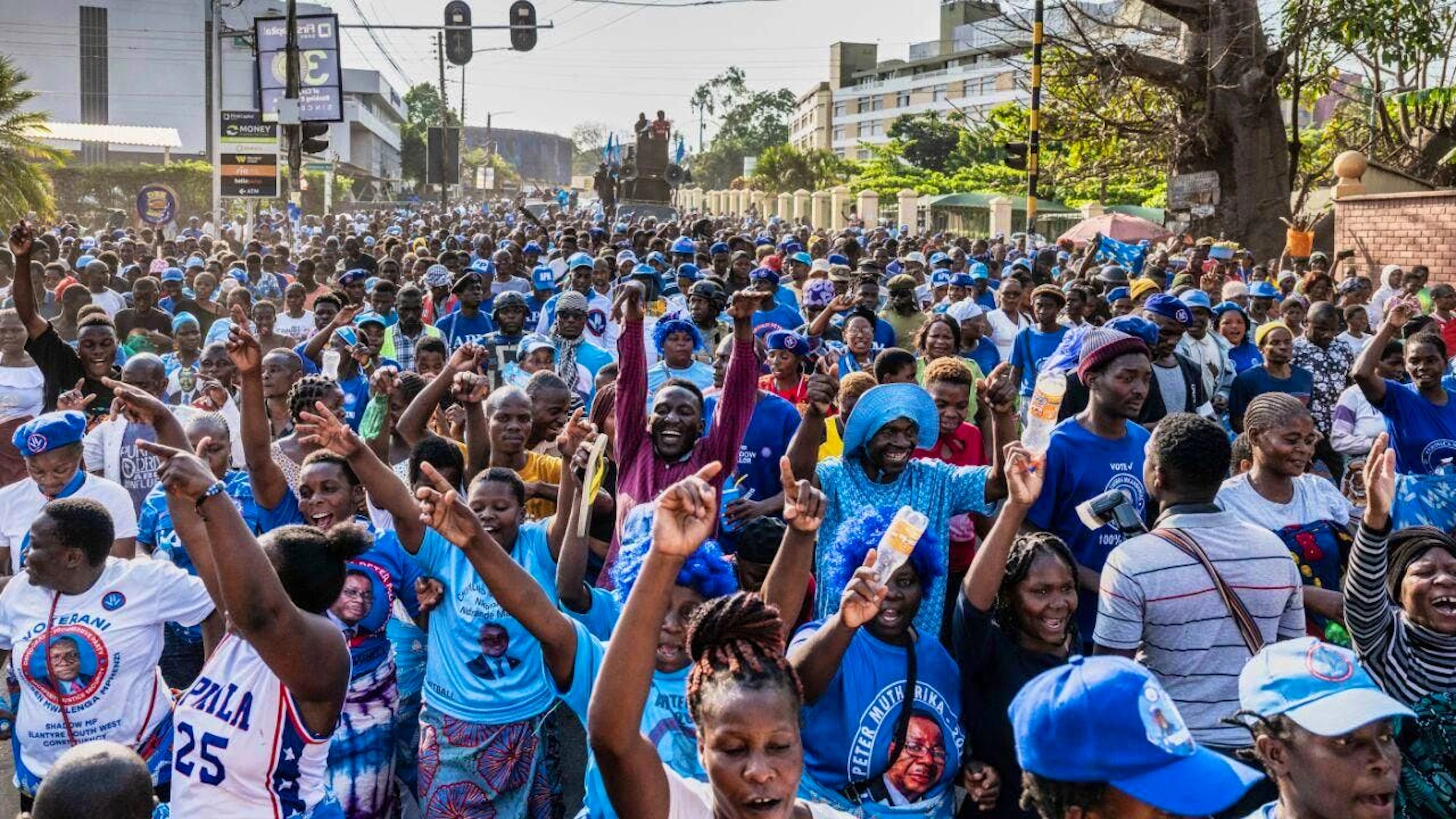 Avant même l'officialisation de la victoire de Peter Mutharika, ses partisans sont descendus dans la rue pour manifester leur joie.