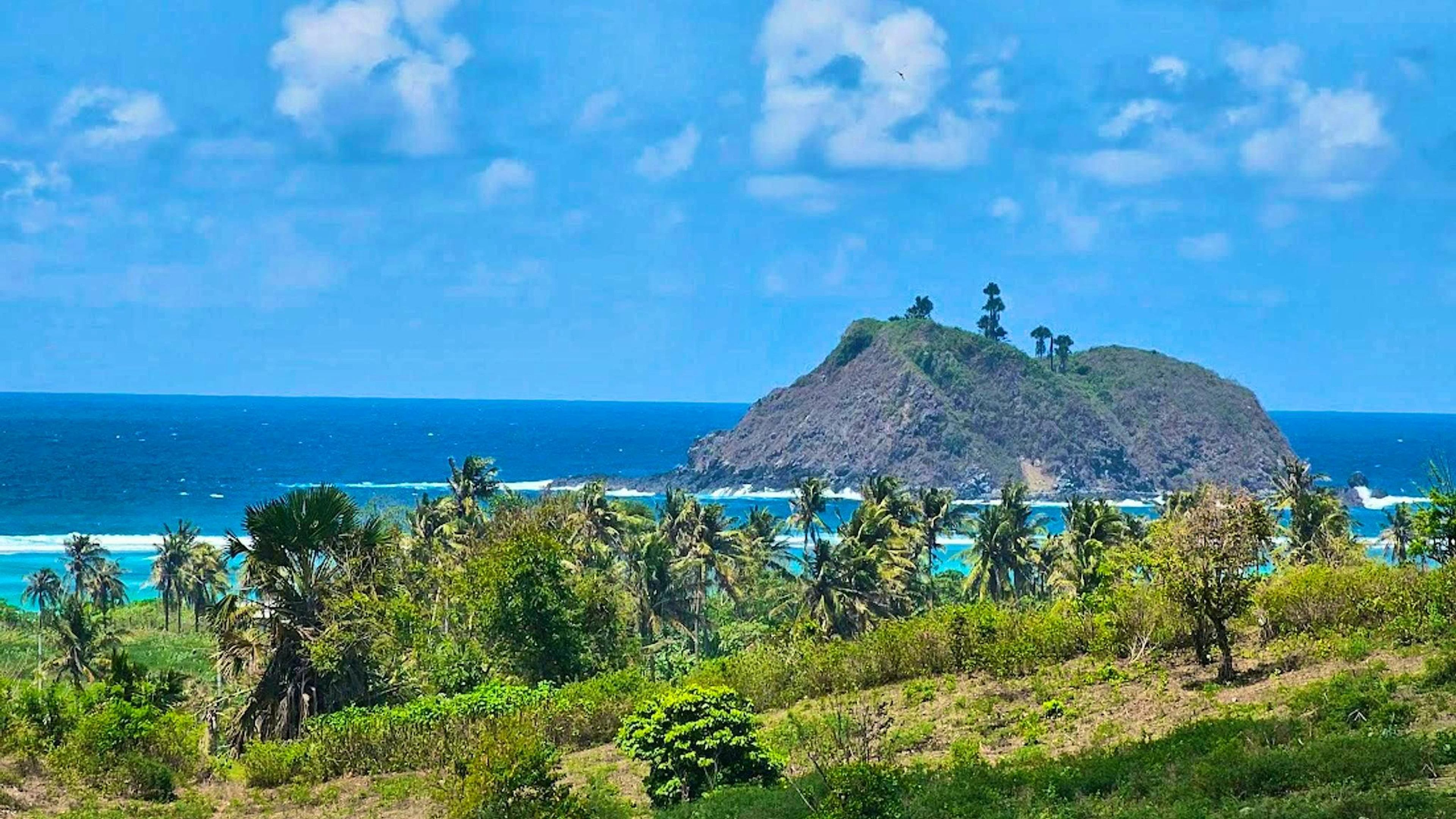 Lombok, che in molti punti è ancora idilliaca, è l'isola vicina a Bali.