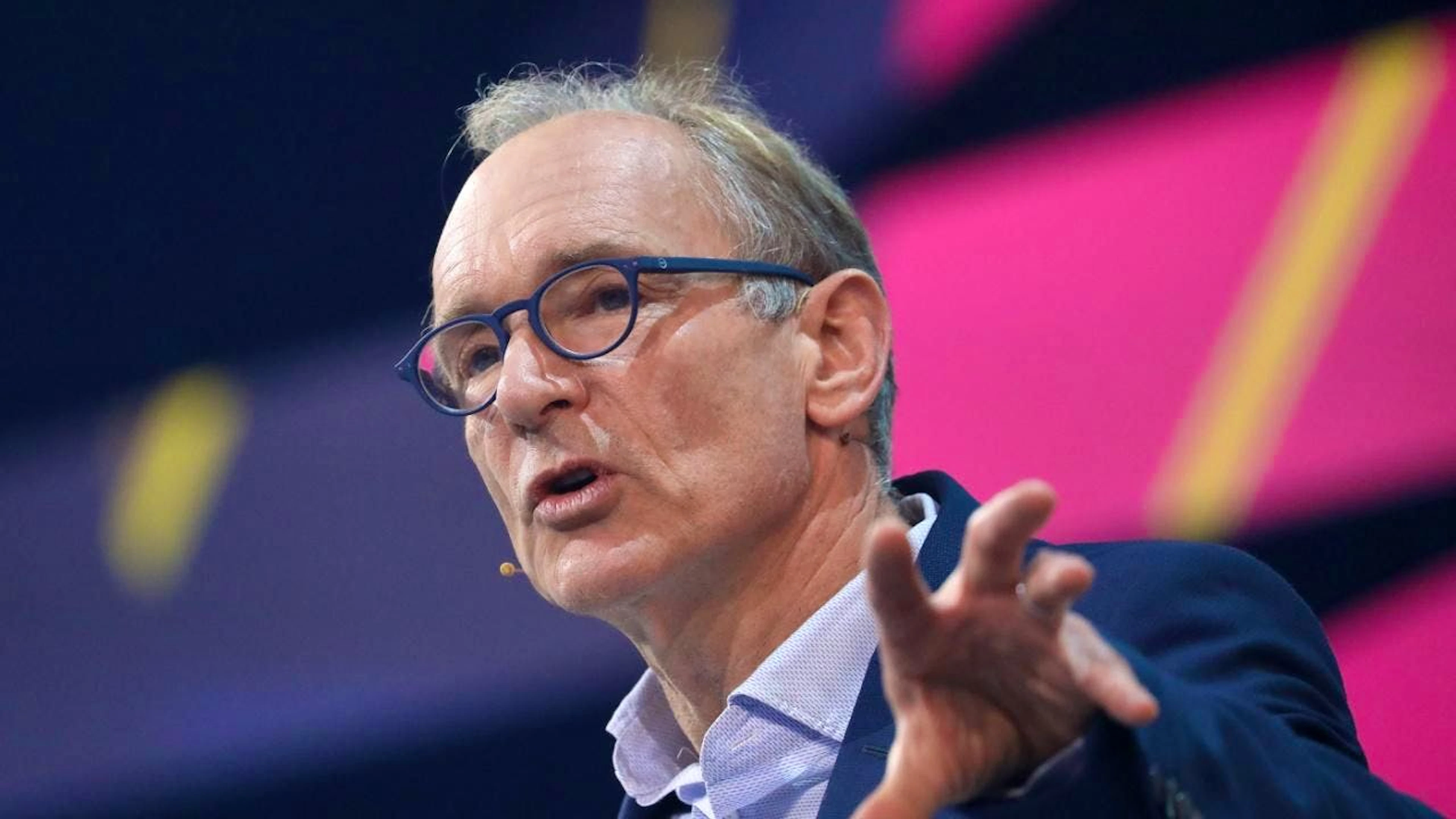 Tim Berners-Lee, l'uomo che negli anni '90 al Cern creò il World Wide Web. (foto d'archivio)