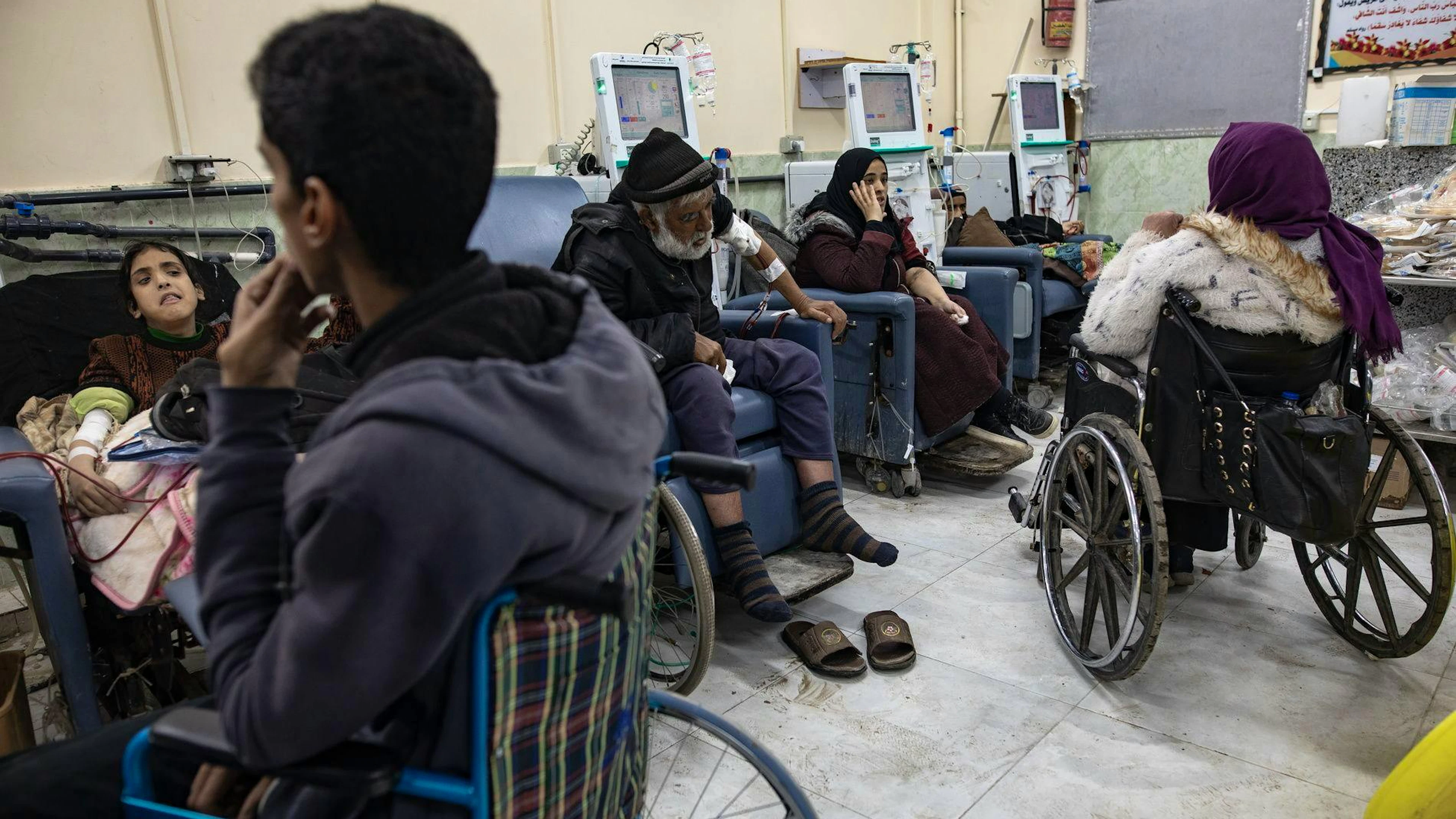 Des patients dans la salle d’attente de l’hôpital Al-Najjar de Rafah, en Palestine (archives).