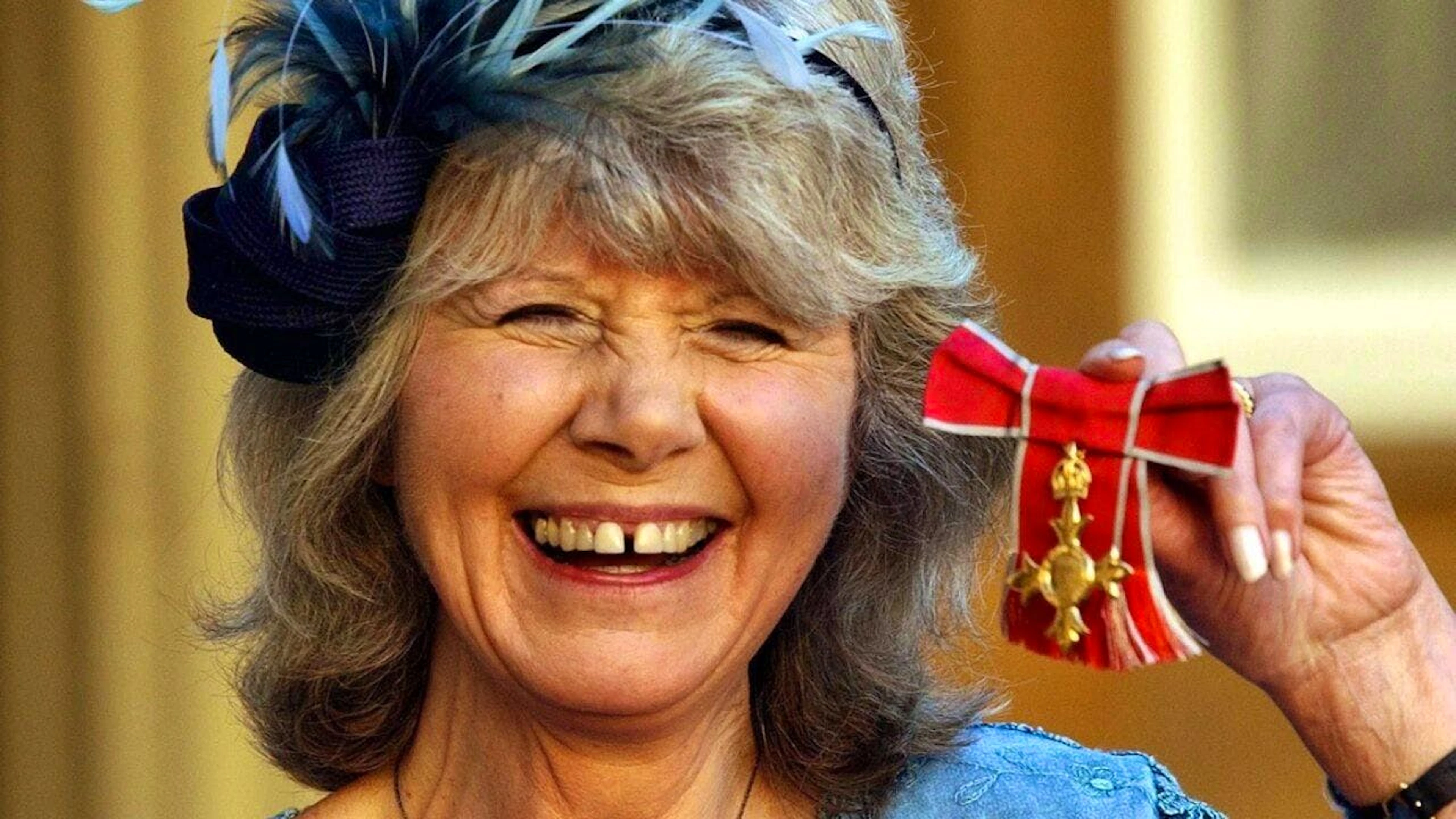 Jilly Cooper avait reçu les insignes de Commandeur de l'Empire britannique des mains du roi Charles III à t Windsor l'an dernier.