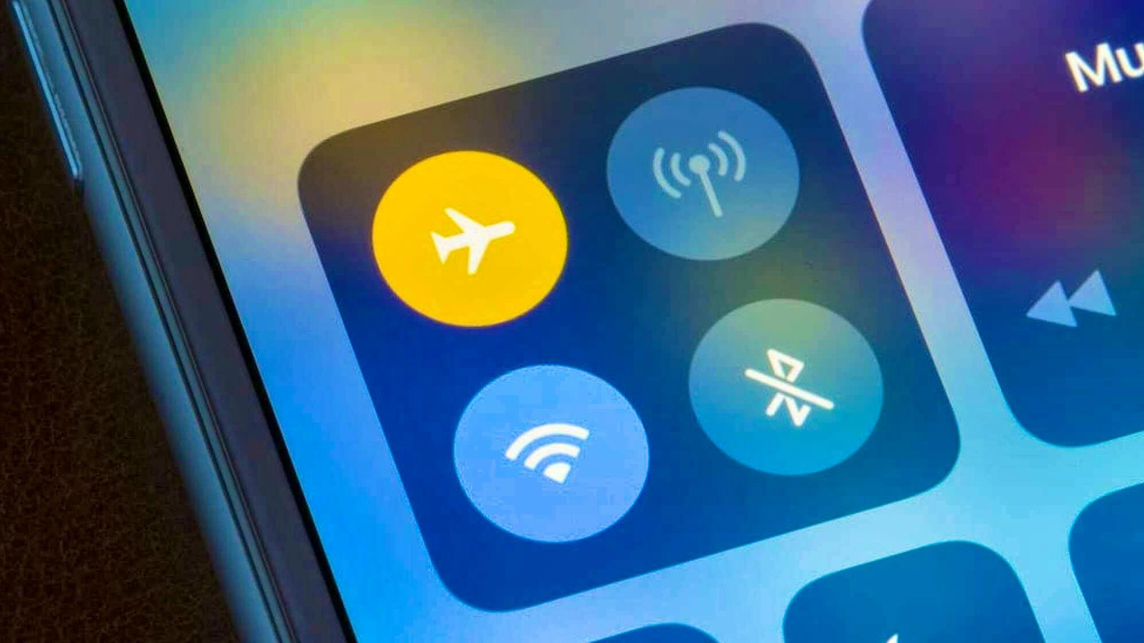 La modalità aereo è adatta anche per mettere il cellulare offline, indipendentemente dai voli.