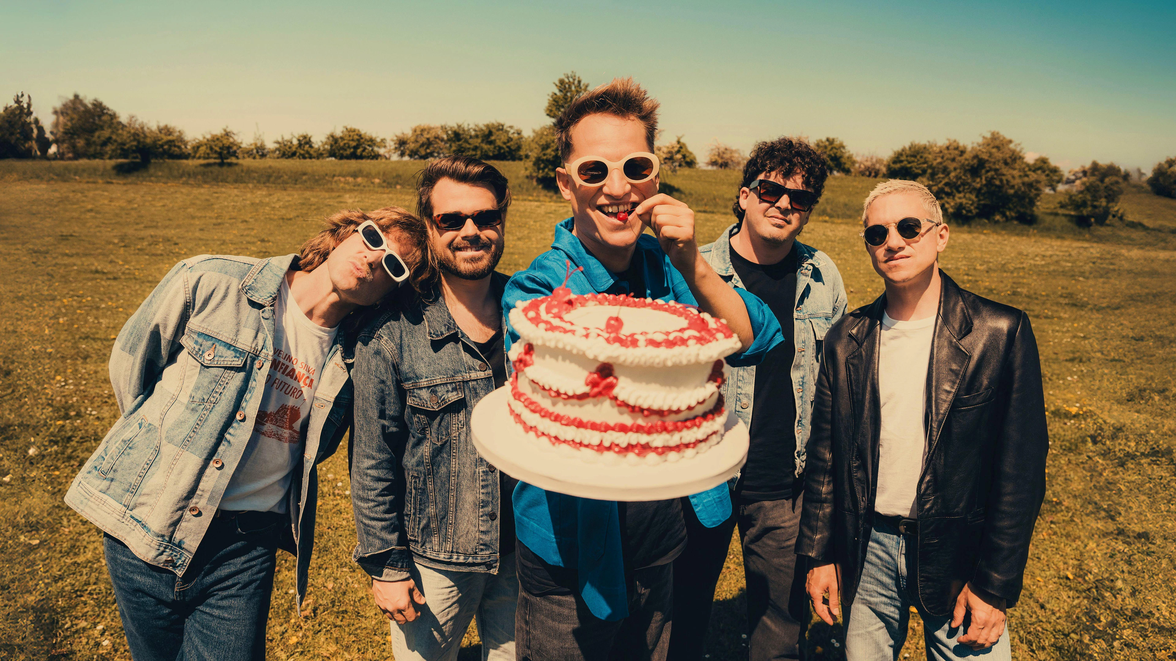 Die Luzerner Band Hecht hat sich mit den Influencern Marc Eggers, Aditotoro und Paul Frede im Streit um den Ballermann-Hit «Mon Amour» geeinigt.