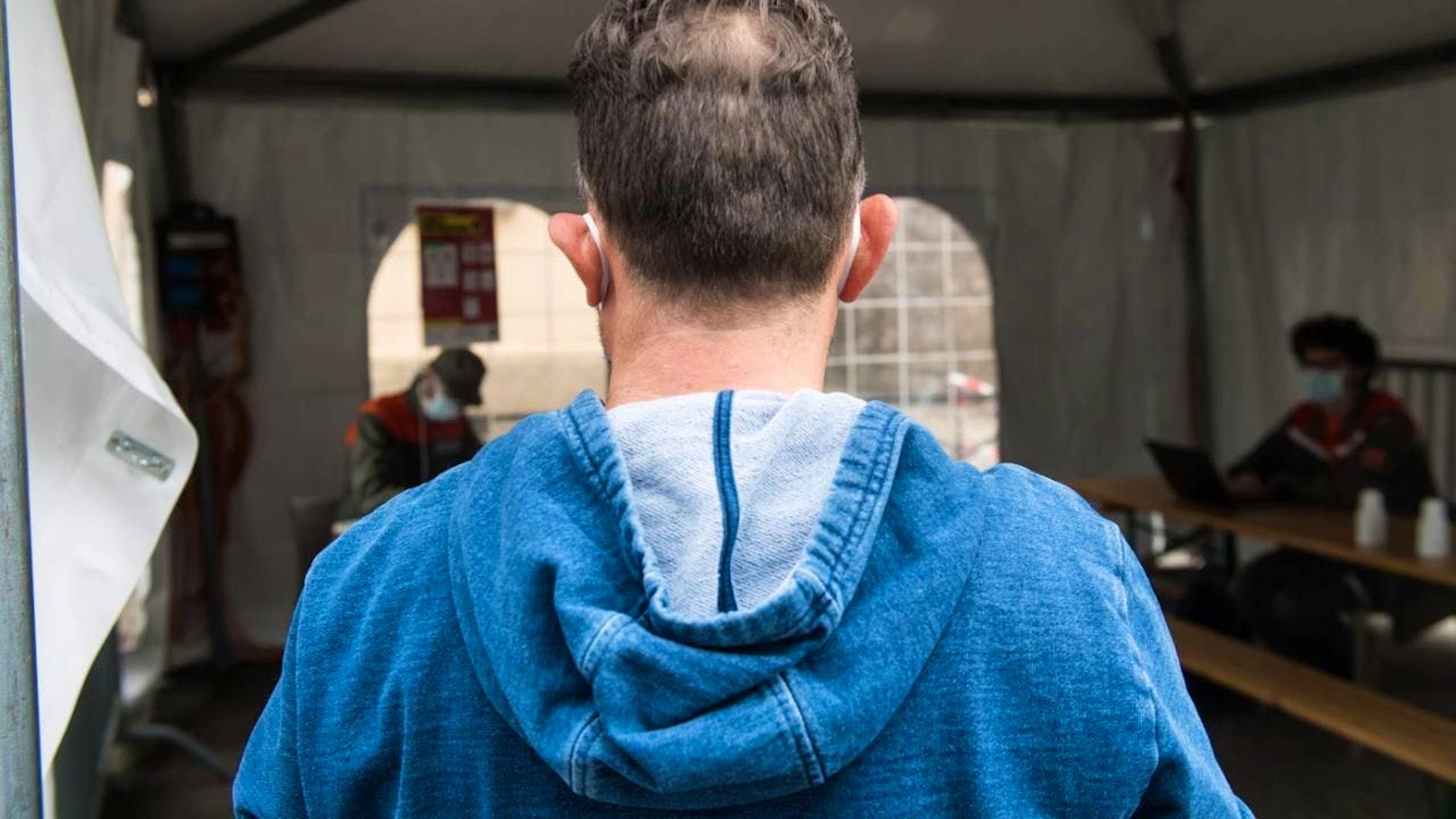 Les personnes effectuant le service civil ont notamment contribué au "tri" des patients lors du Covid, comme ici au centre de test de Mendrisio (TI) en 2020.