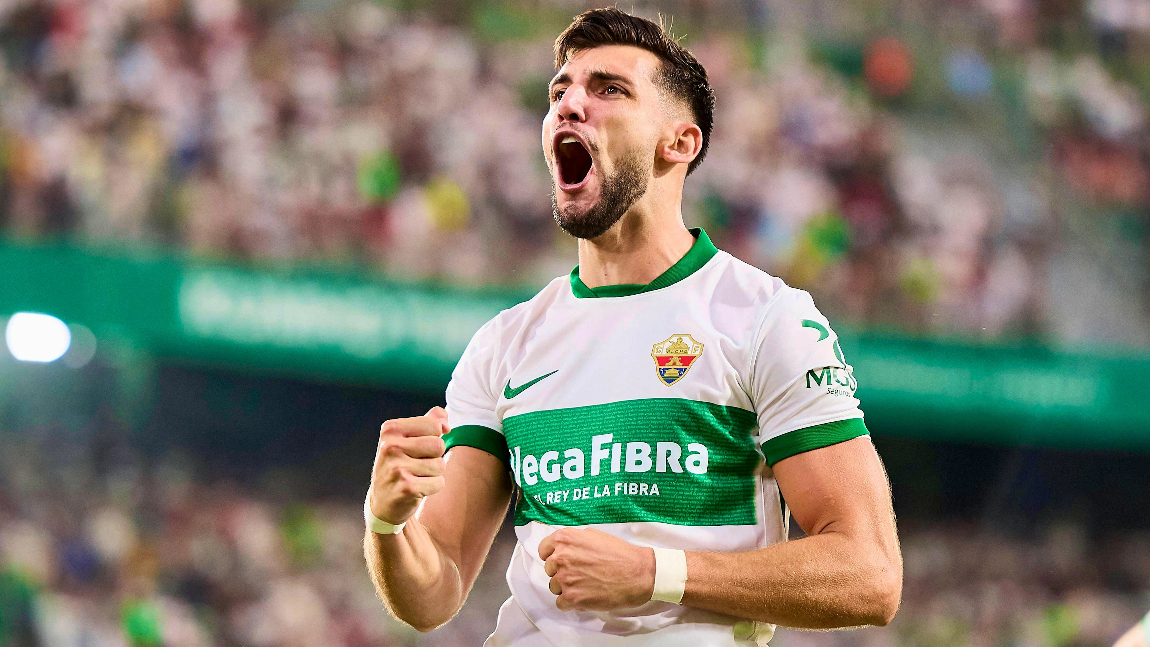 L'attaquant du club d'Elche Rafa Mir a été mis en examen pour viol.