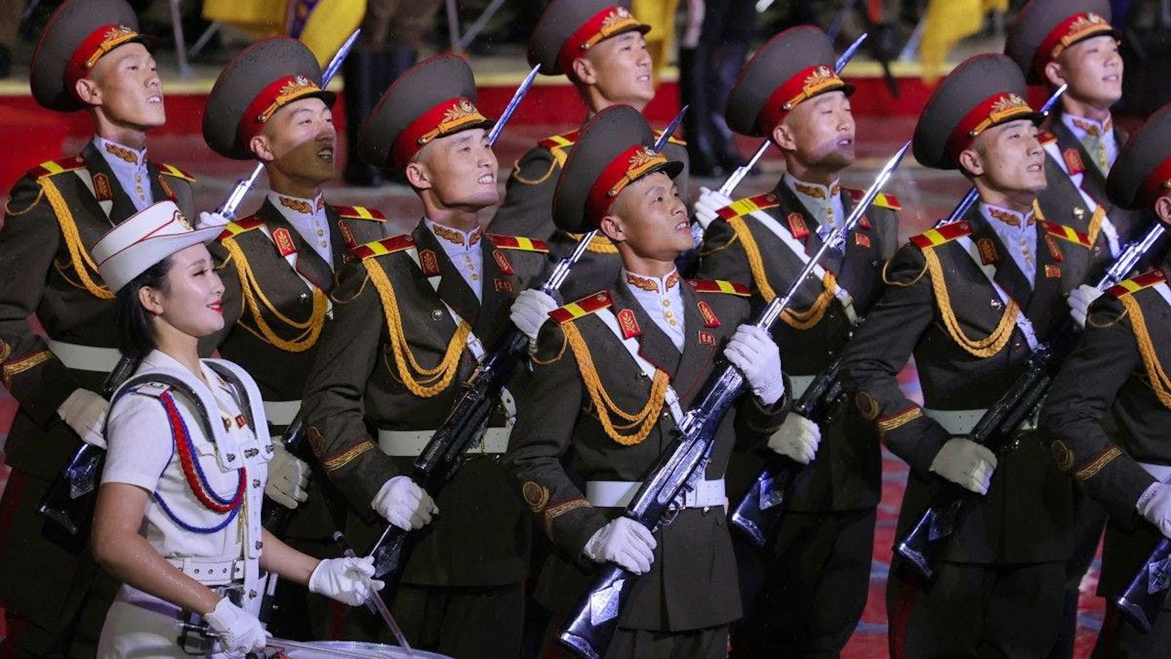 Le dirigeant nord-coréen Kim Jong-un a salué des relations « amicales et coopératives » avec la Chine alors qu’il recevait le Premier ministre Li Qiang et d’autres dignitaires étrangers à l’occasion des célébrations des 80 ans du parti au pouvoir. 