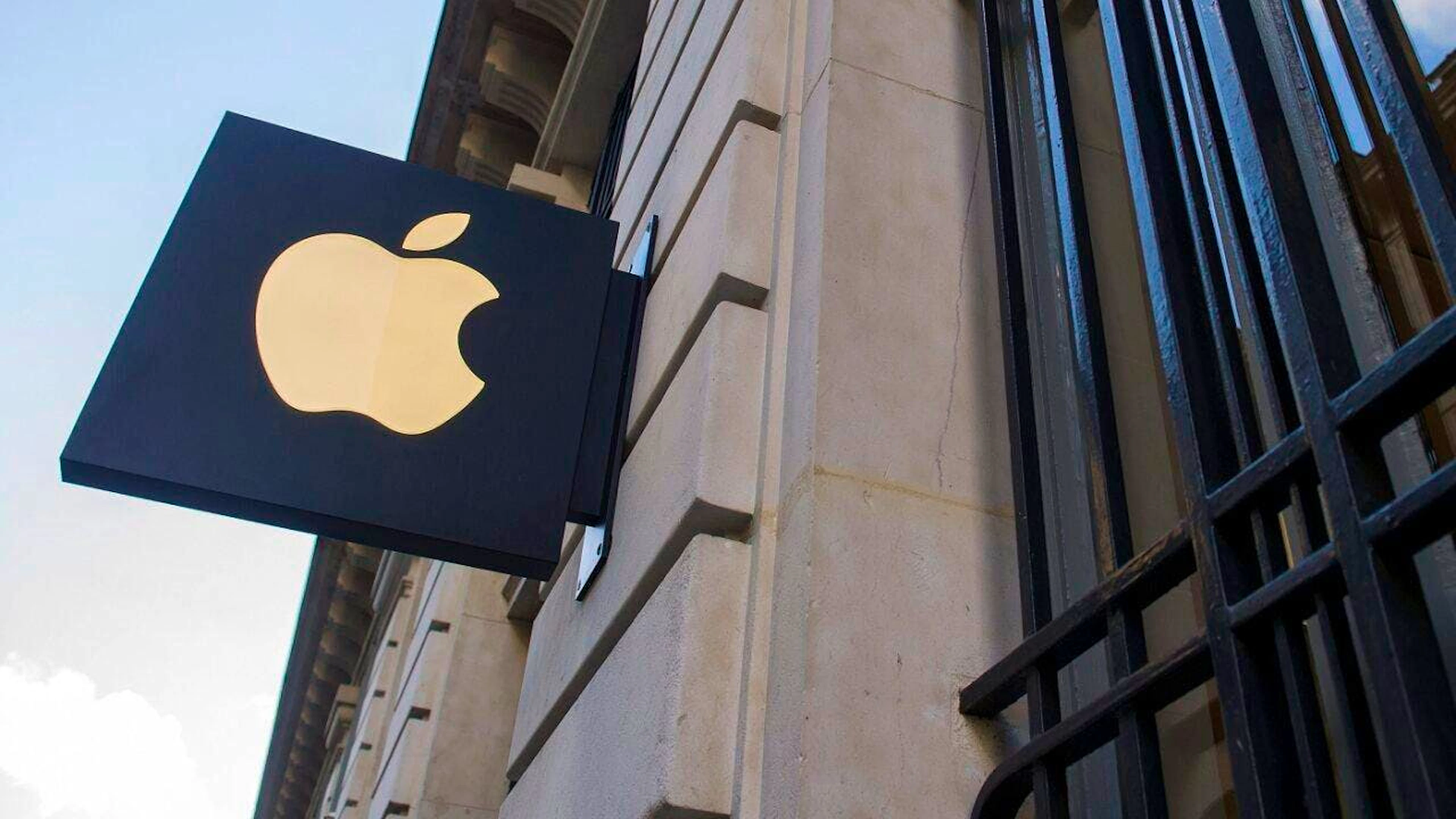 Apple est amendé pour avoir imposé des traceurs publicitaires à ses utilisateurs en France, sans consentement explicite de ceux-ci. (archive)