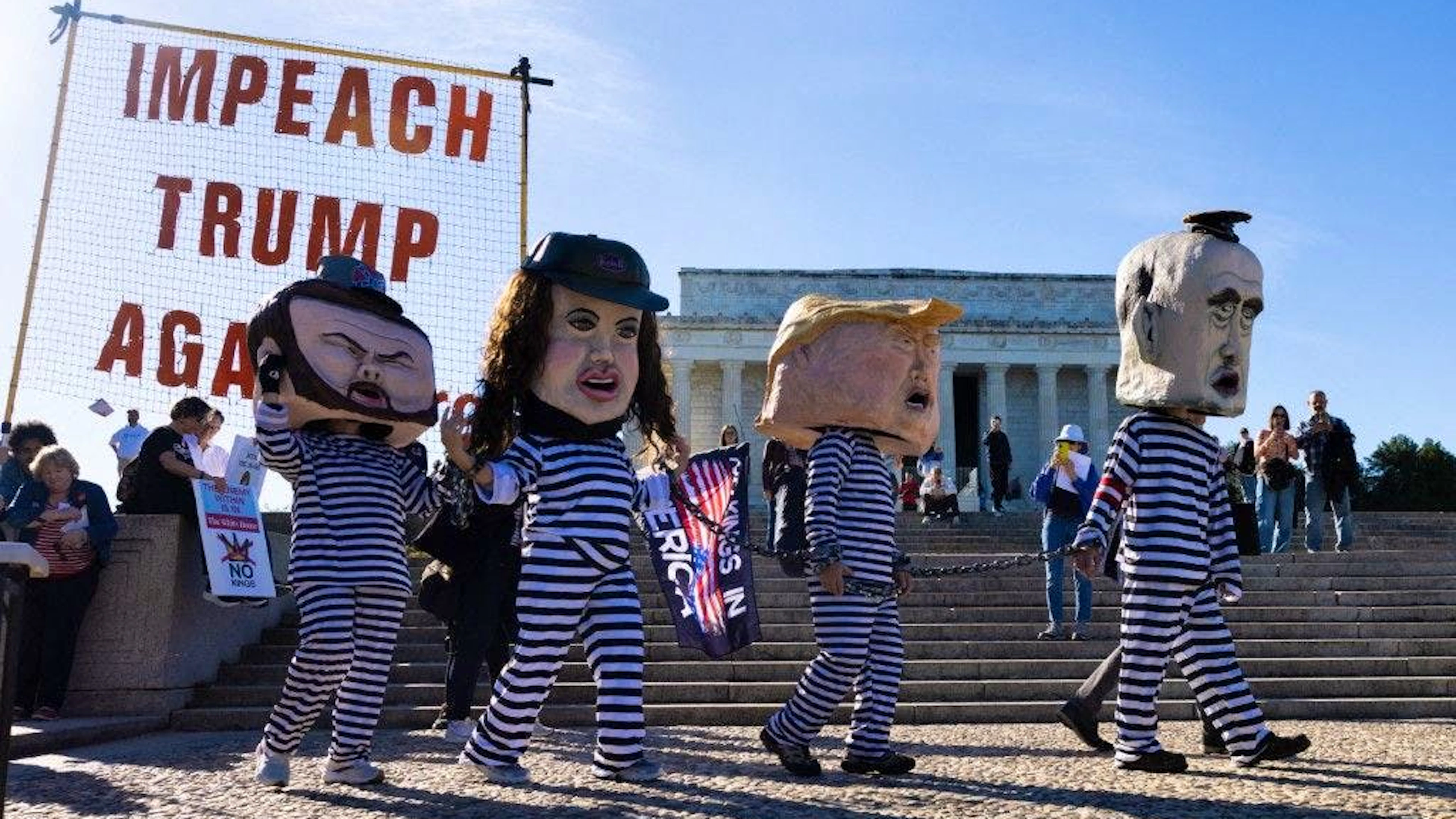 Depuis son retour au pouvoir en janvier, Donald Trump a bouleversé l'équilibre démocratique américain en empiétant sur les pouvoirs du Congrès et des Etats et en menaçant ses opposants de représailles judiciaires.