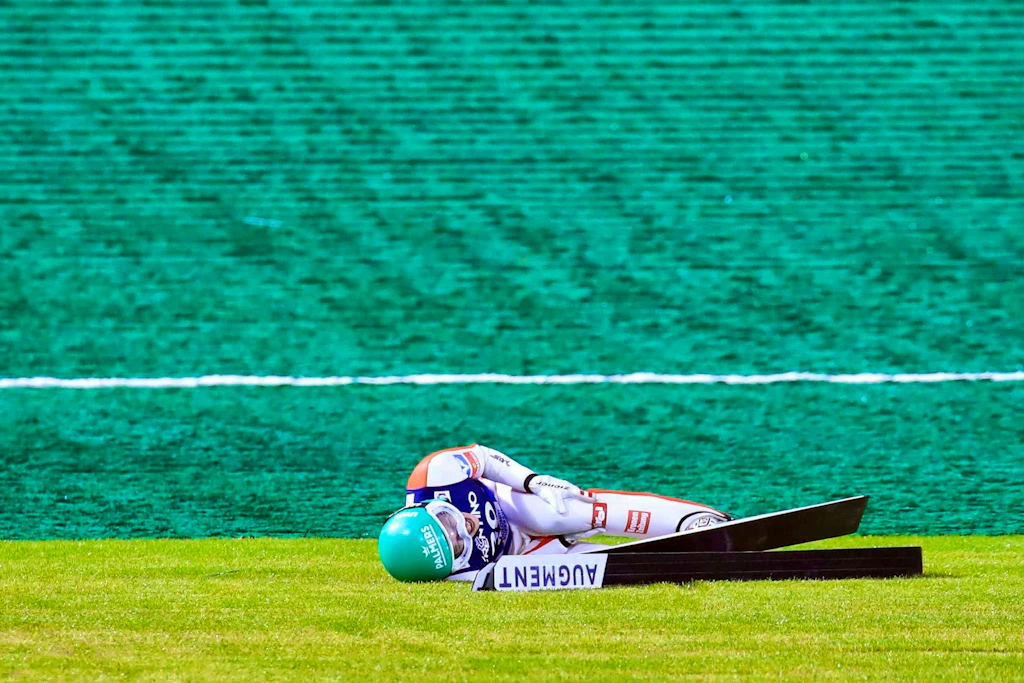Ski jumping star sharply attacks FIS after horror injury