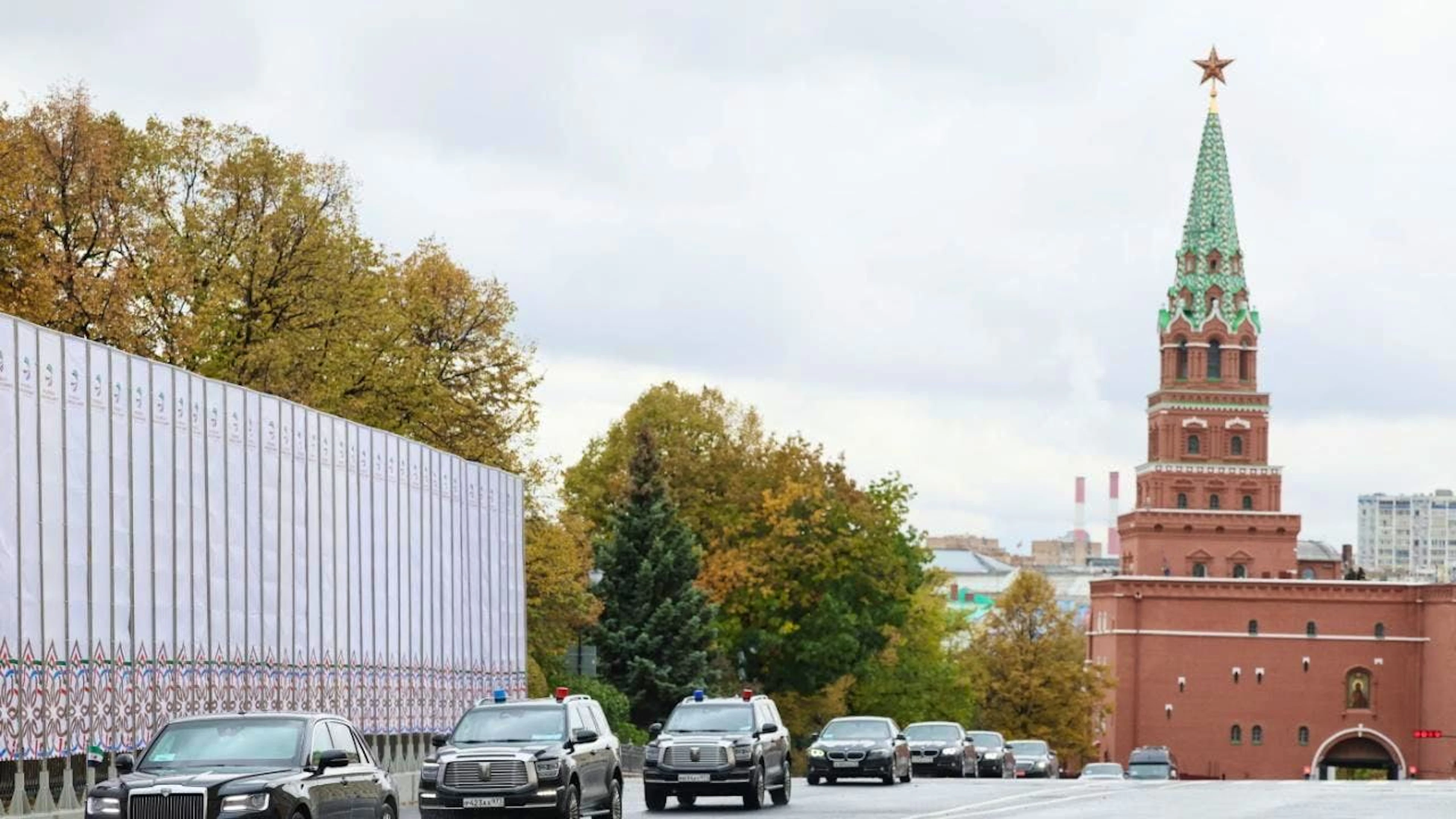 Moscou, qui avance sur le terrain, veut négocier en position de force à Budapest et relève qu'"aucun délai précis" n'a été fixé pour les négociations sur l'Ukraine pour l'instant.