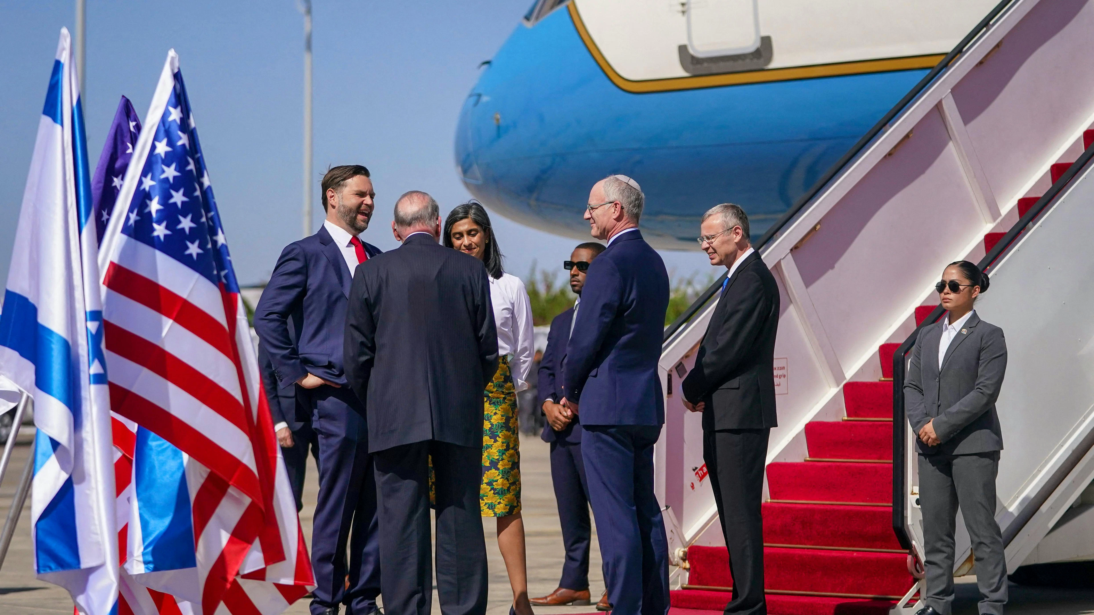 Le vice-président américain JD Vance est arrivé mardi en Israël à l'heure où Washington accentue ses efforts diplomatiques afin de consolider le cessez-le-feu en vigueur dans la bande de Gaza, fragilisé par des violences et le retard dans le retour d'otages.
