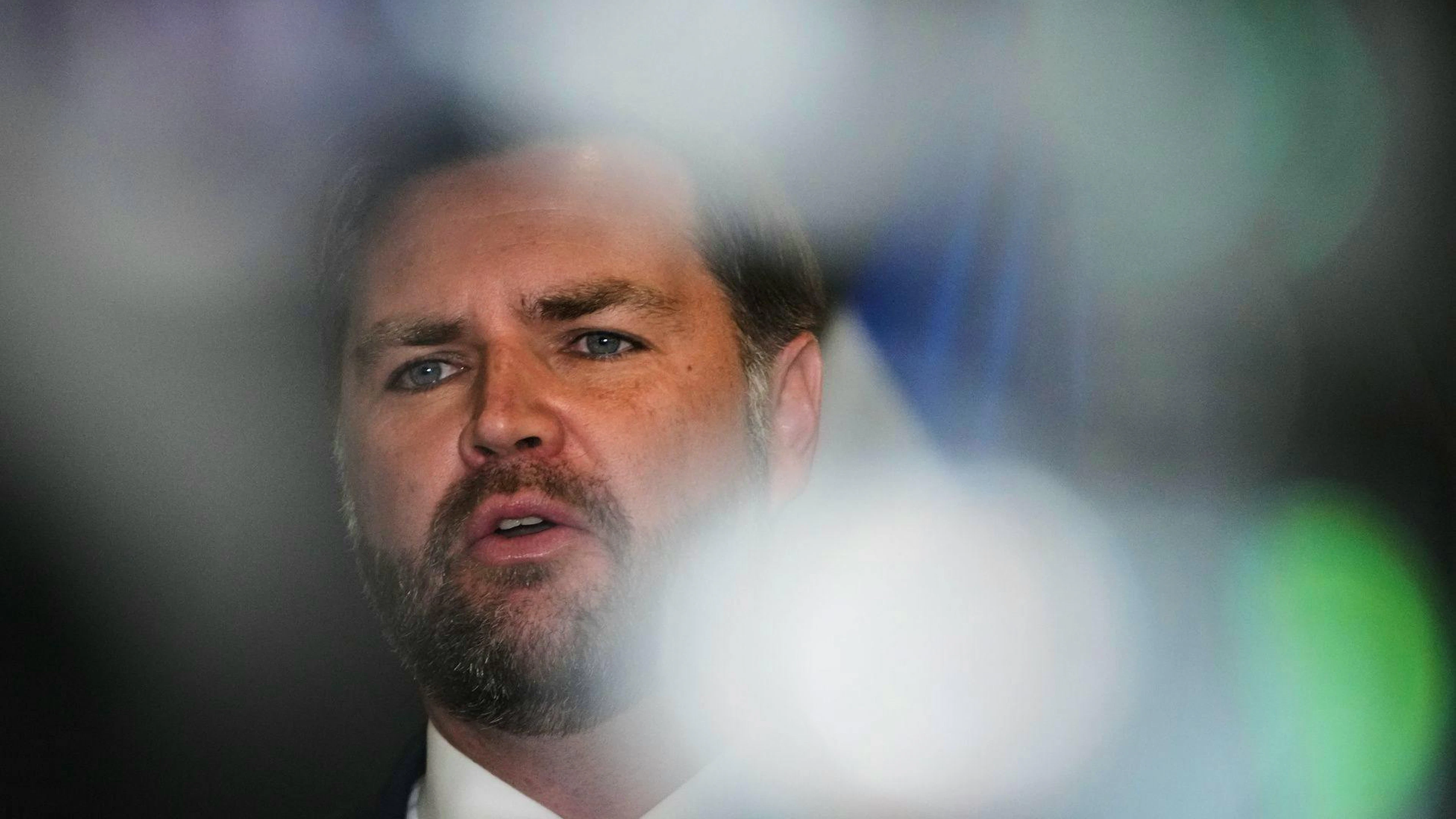 Le vice-président américain JD Vance s’adresse aux médias, à Kiryat Gat, en Israël, le mardi 21 octobre 2025 (archive).