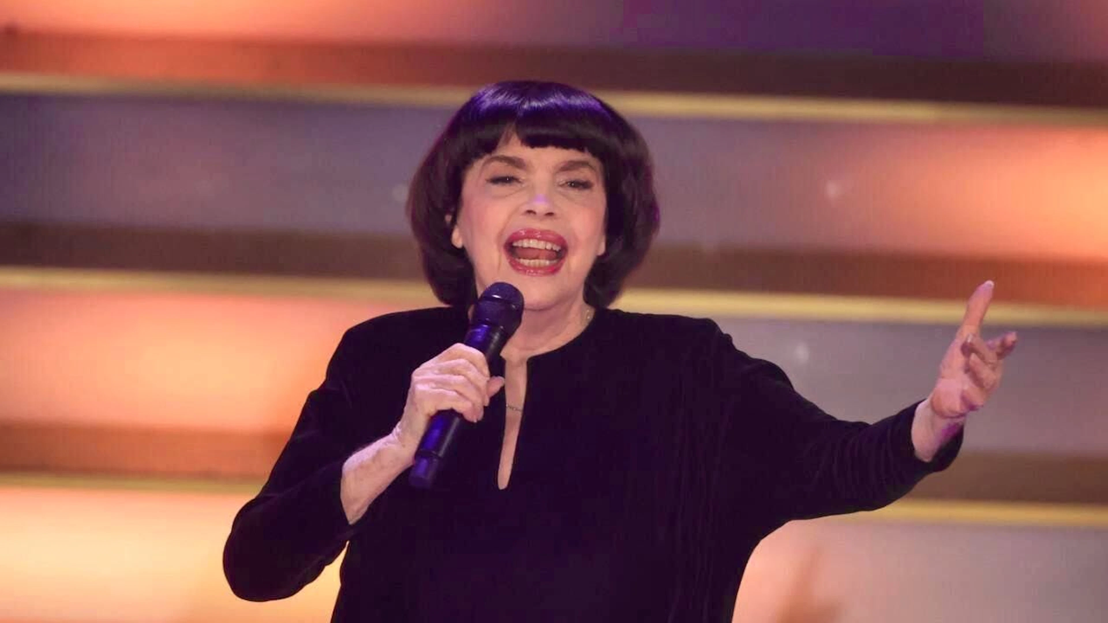 In the 60 years of her career, Mireille Mathieu has earned herself the status of ambassador of French chanson. To celebrate her stage anniversary, she is now going on tour and will also be stopping off in Switzerland in November. (archive picture)
