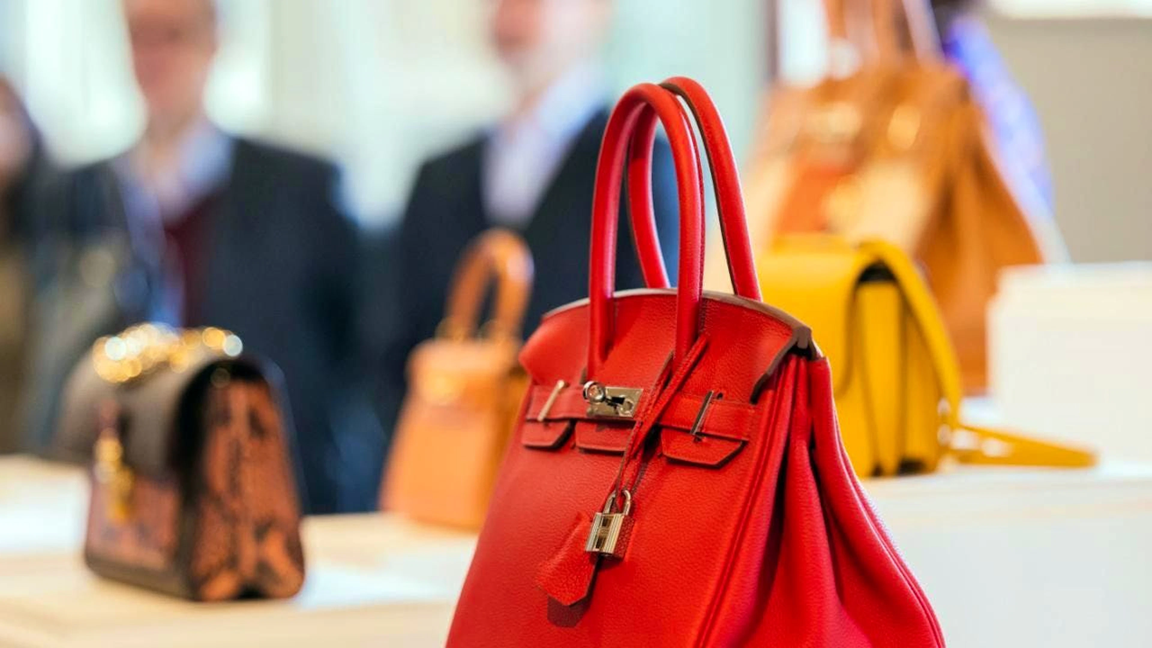 Les ventes de la maroquinerie-sellerie, coeur de métier d'Hermès, sont en hausse de 8,1% à 1,7 milliard d'euros, notamment soutenues par "la forte demande" pour les sacs Birkin ou Kelly. (archive)