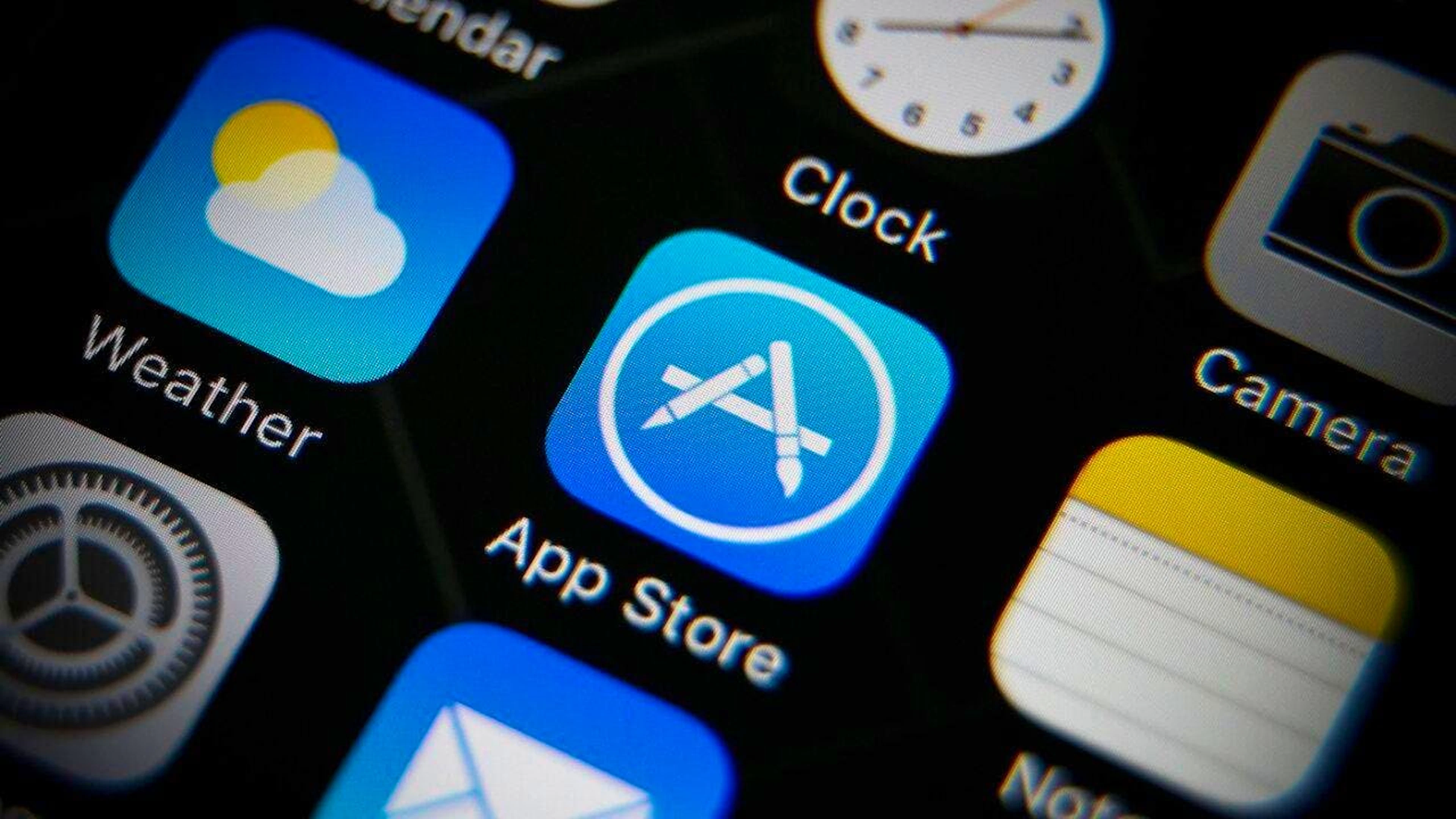 Il verdetto è destinato ad applicarsi a milioni di possessori di iPhone o iPad nel Regno Unito.