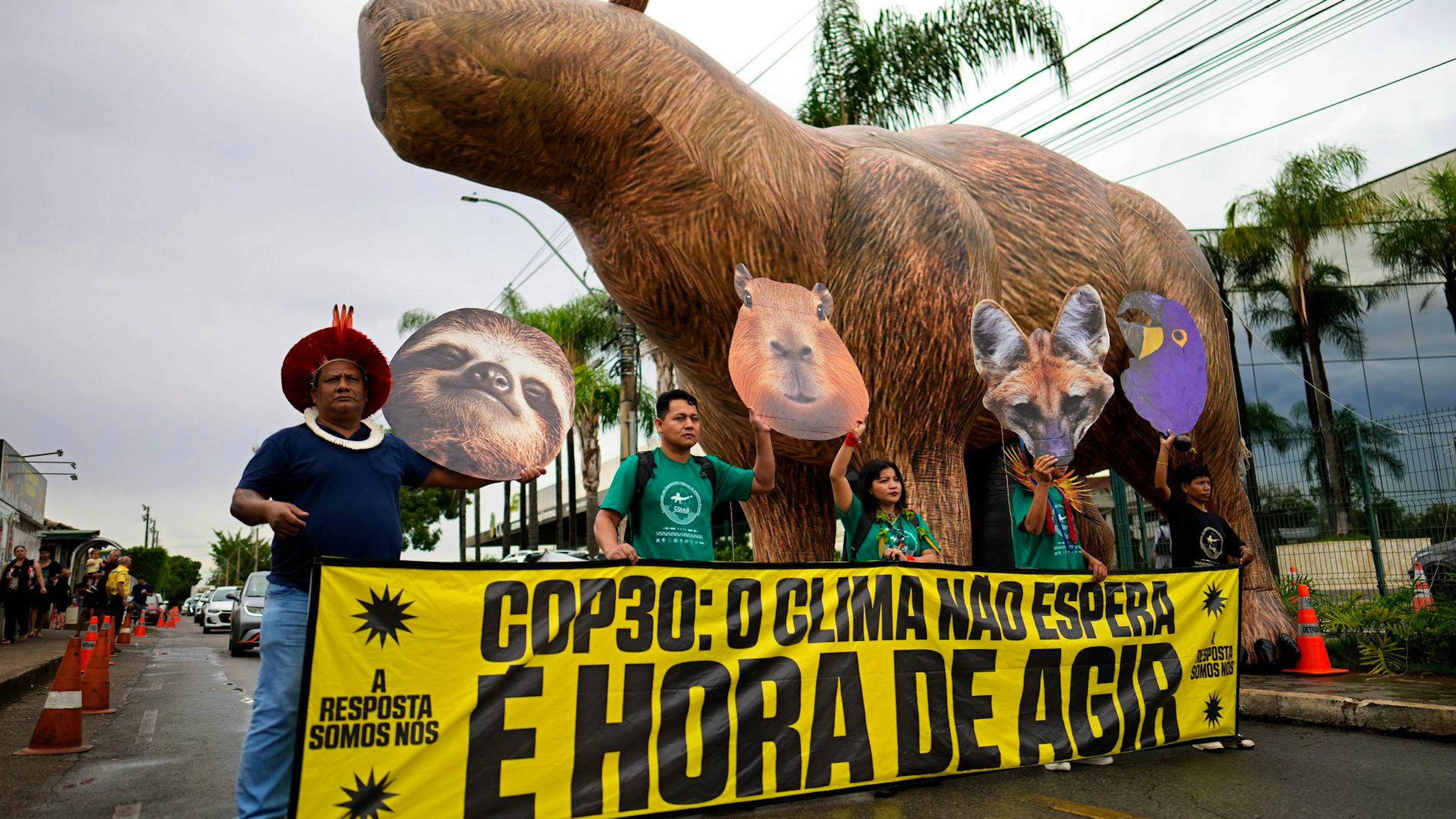 Proteste a Belem: «COP30: Il clima non può aspettare, è ora di agire».