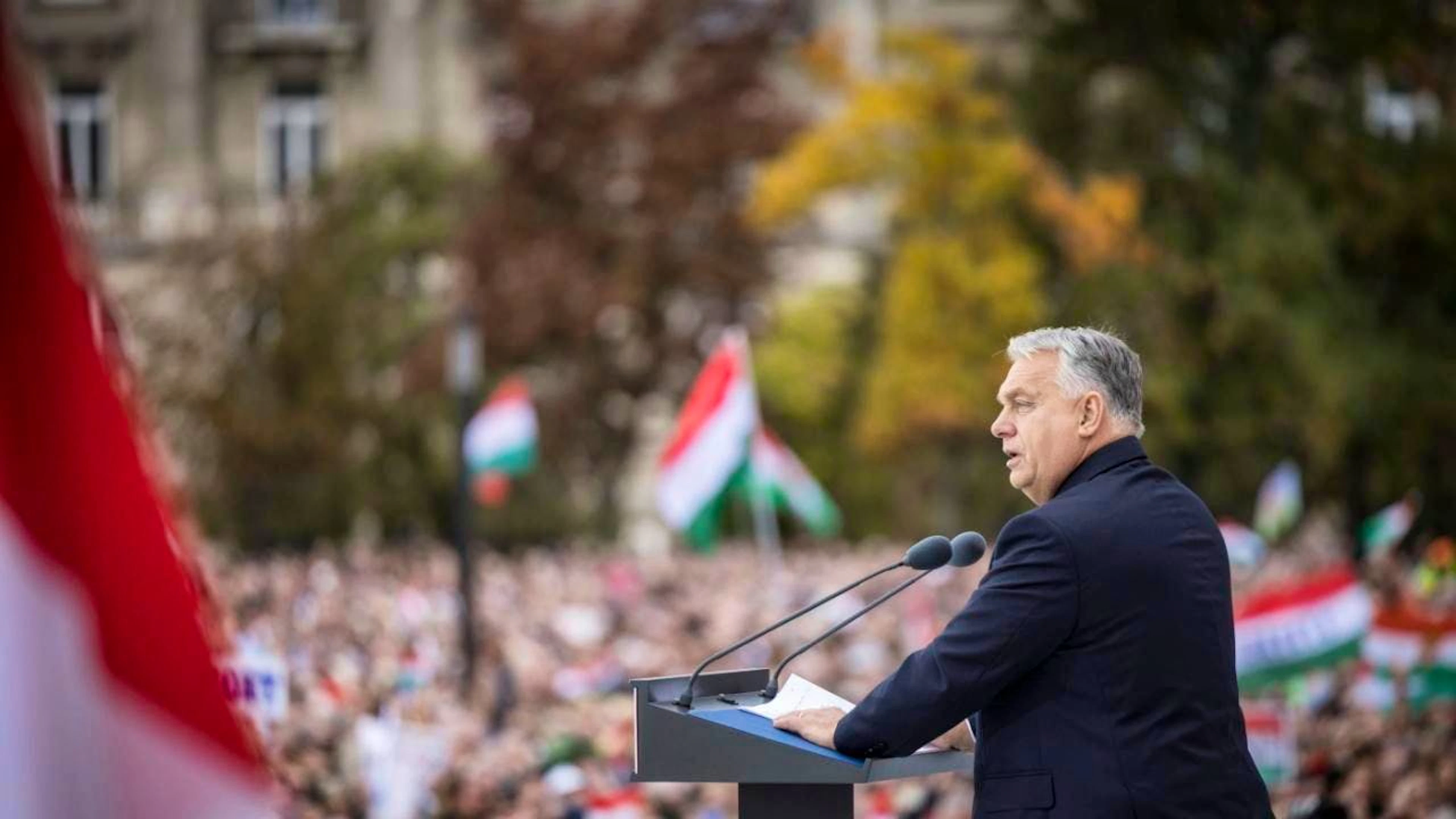 Le Premier ministre hongrois Viktor Orbán a indiqué vendredi que son pays allait chercher des moyens de "contourner" les sanctions américaines contre deux géants des hydrocarbures russes (archives).