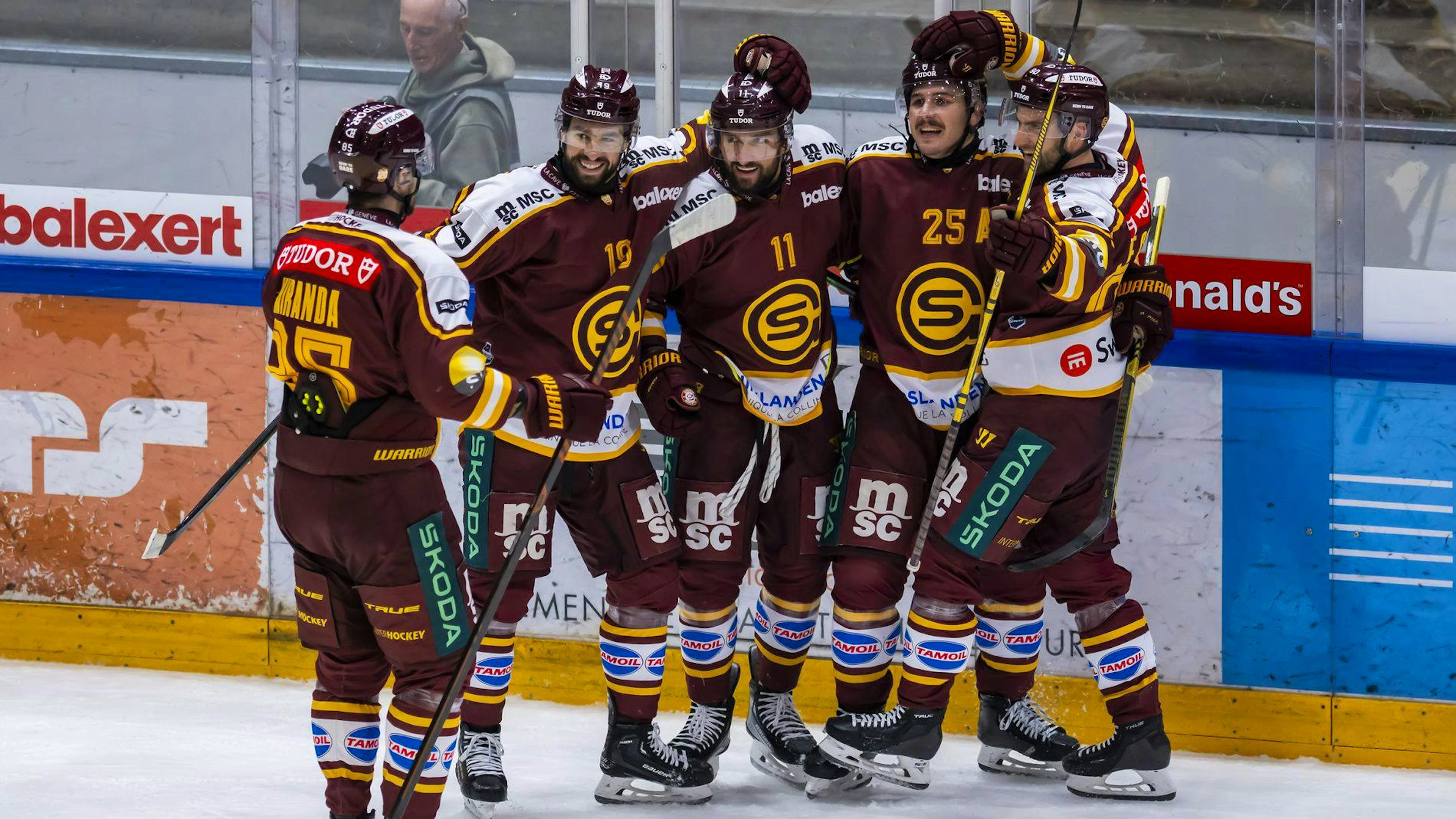 Genève-Servette n'a laissé aucune chance au HC Bienne samedi soir.