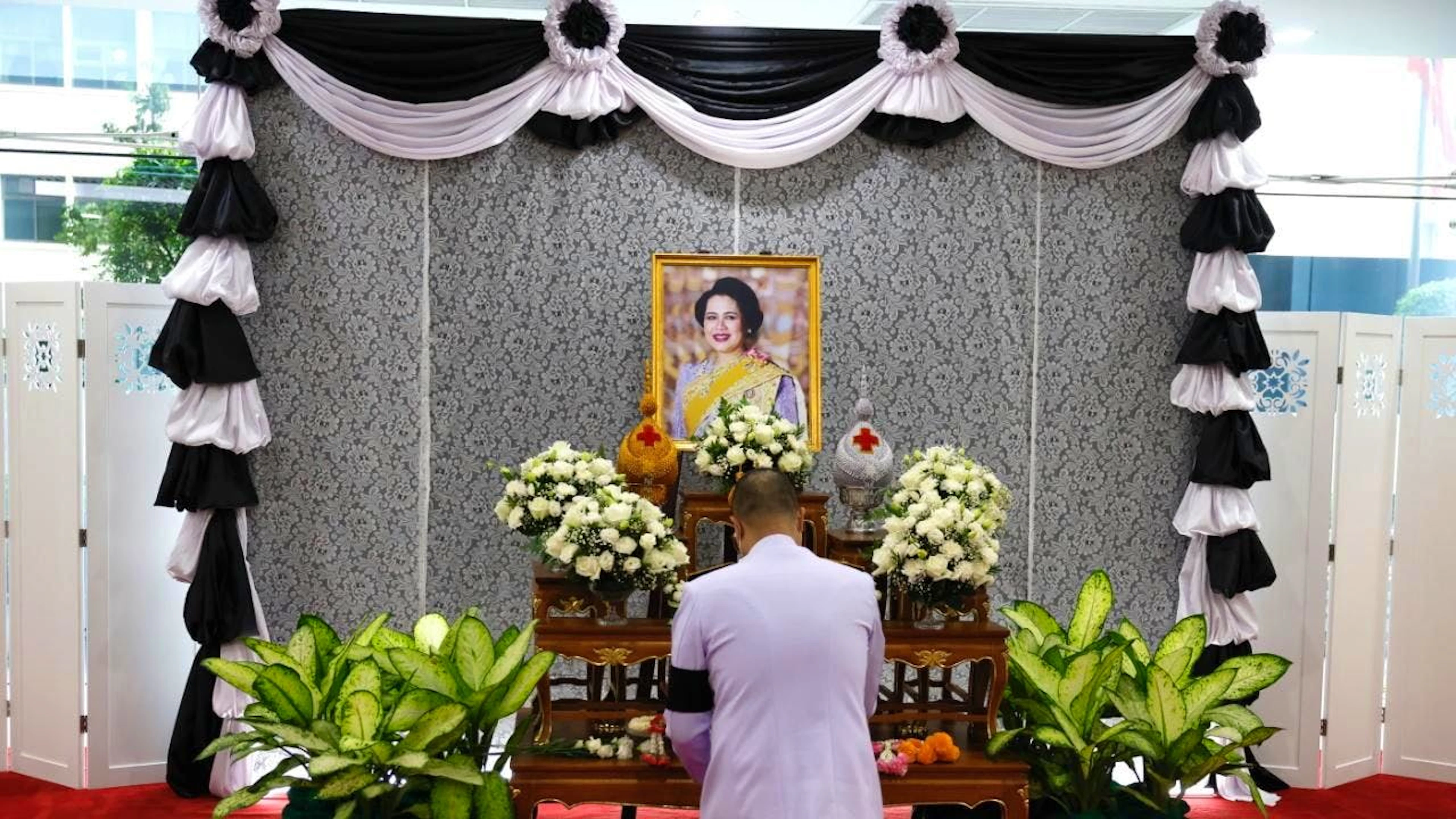 L'année de deuil en hommage à la reine mère Sirikit commence dimanche en Thaïlande.