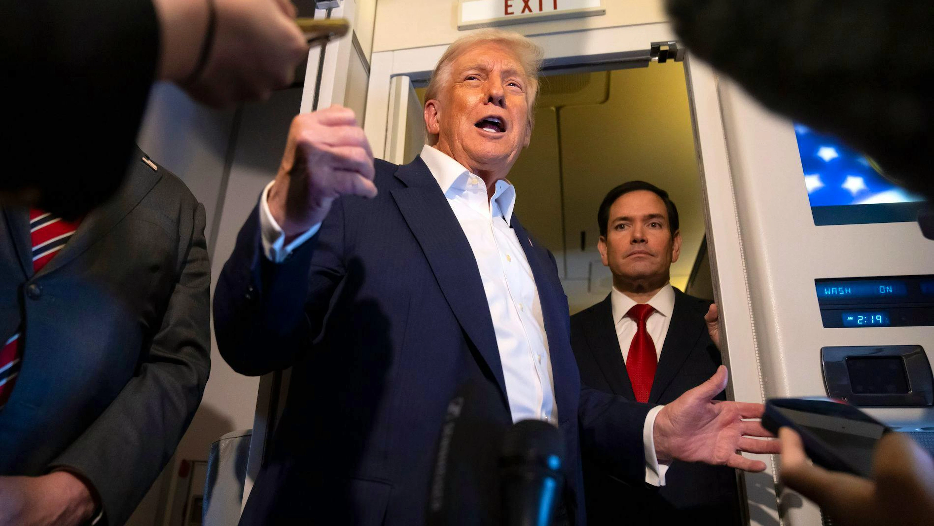L'une des hypothèses en vogue dans le monde trumpiste serait que le milliardaire de 79 ans se présente dans trois ans à la vice-présidence. 
