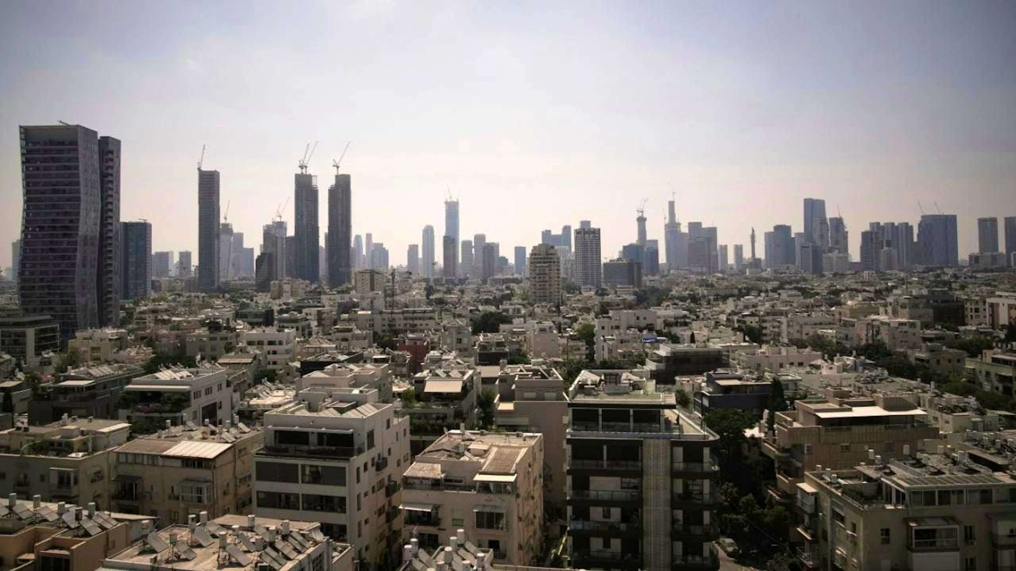 Sono poche le realtà svizzere che hanno rinunciato ad investire in Israele. (Immagine d'archivio: una veduta di Tel Aviv).