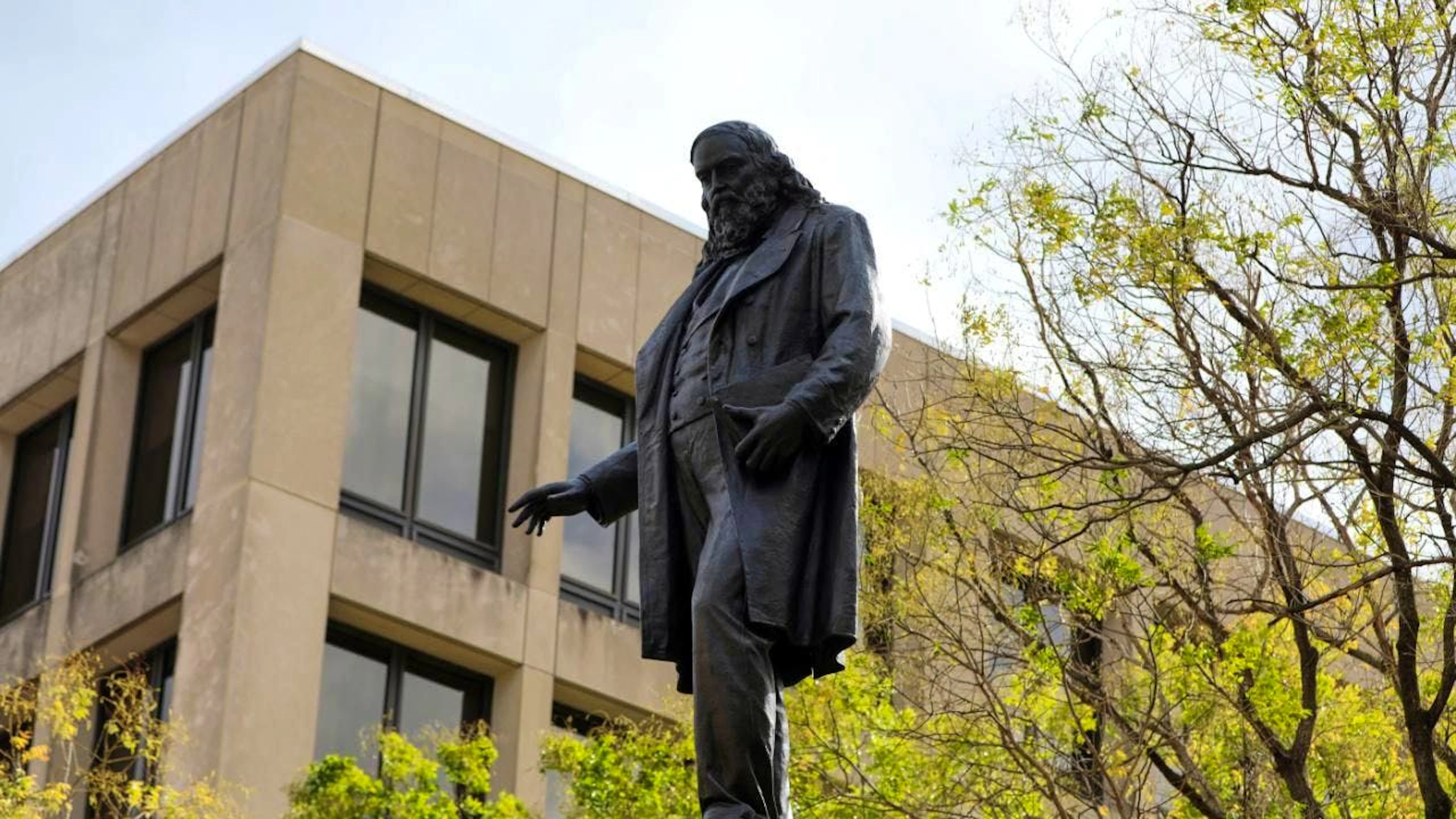 Le général sudiste Albert Pike (1809-1891), également juriste et écrivain, est la seule figure militaire du camp confédéré à avoir un monument en son honneur à Washington.
