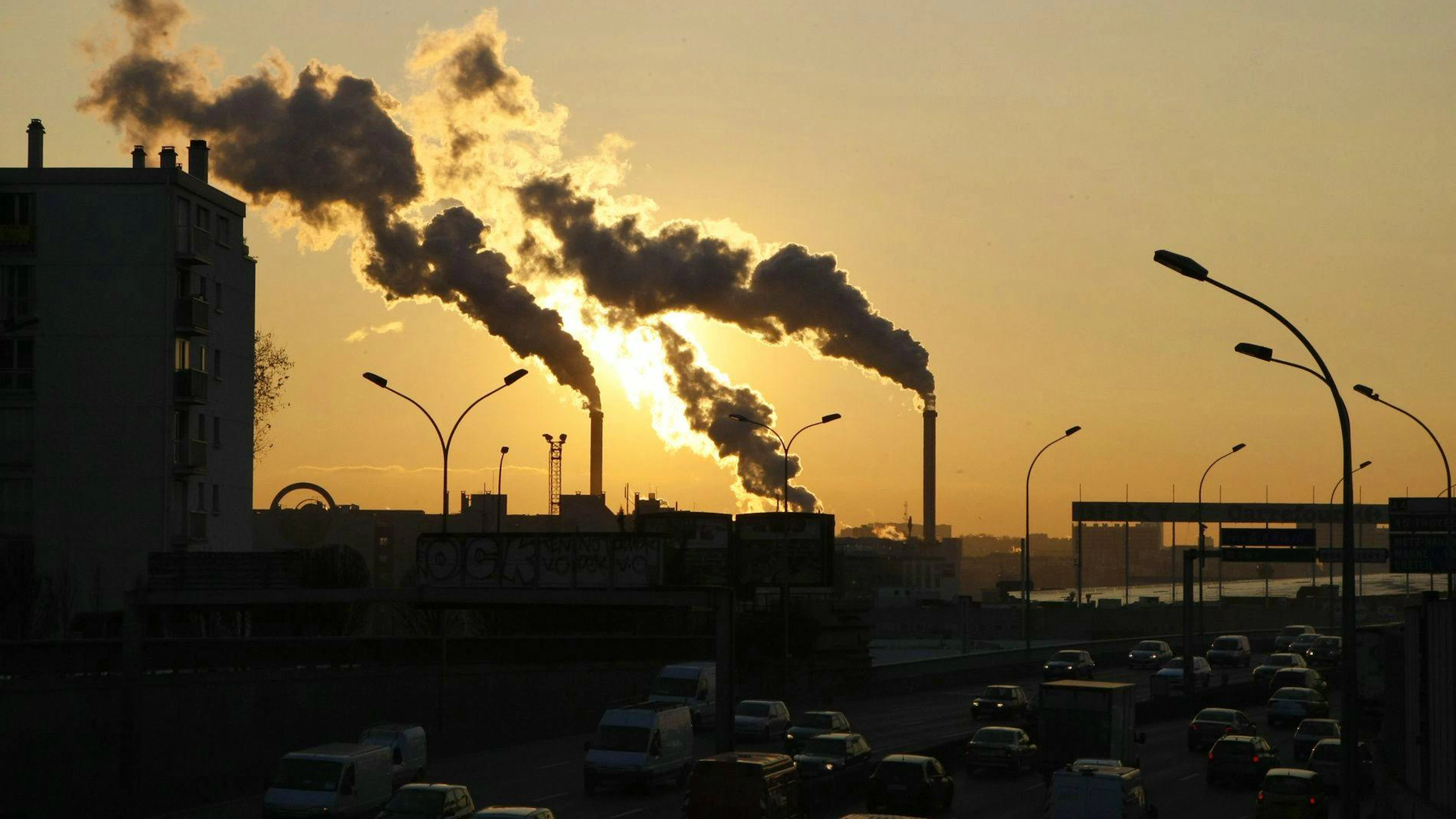 Water vapor billows from smokestacks on Paris, Wednesday, Dec. 16, 2009. Disputes inside the U.N. climate conference in Copenhagen left major issues unresolved just two days before world leaders hope to sign a historic agreement to fight global warming. (AP Photo/Francois Mori)
