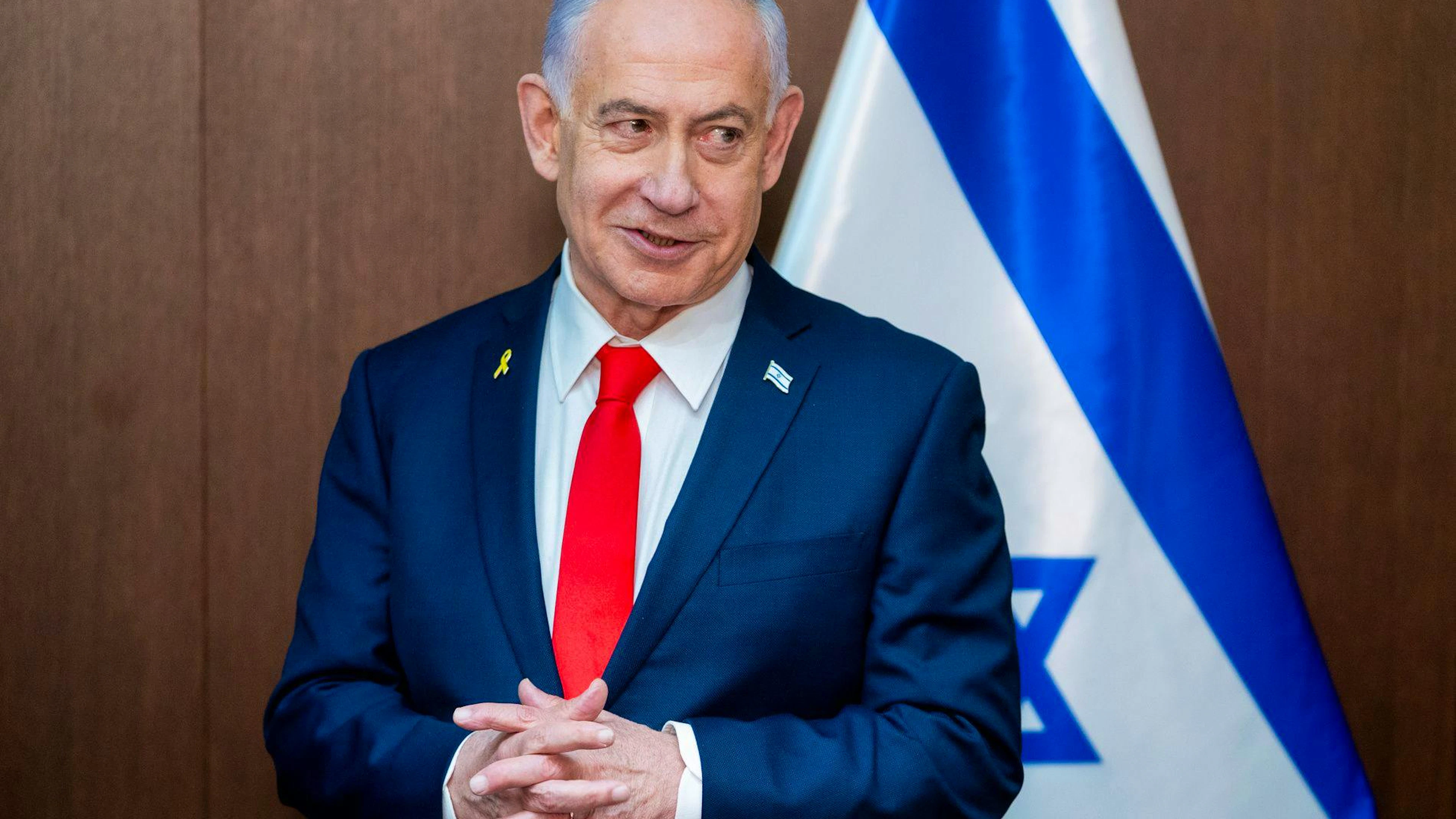 «Après des consultations de sécurité, le Premier ministre Netanyahu a ordonné à l’armée de mener immédiatement des frappes puissantes dans la bande de Gaza» a écrit le premier ministre israélien sur X.