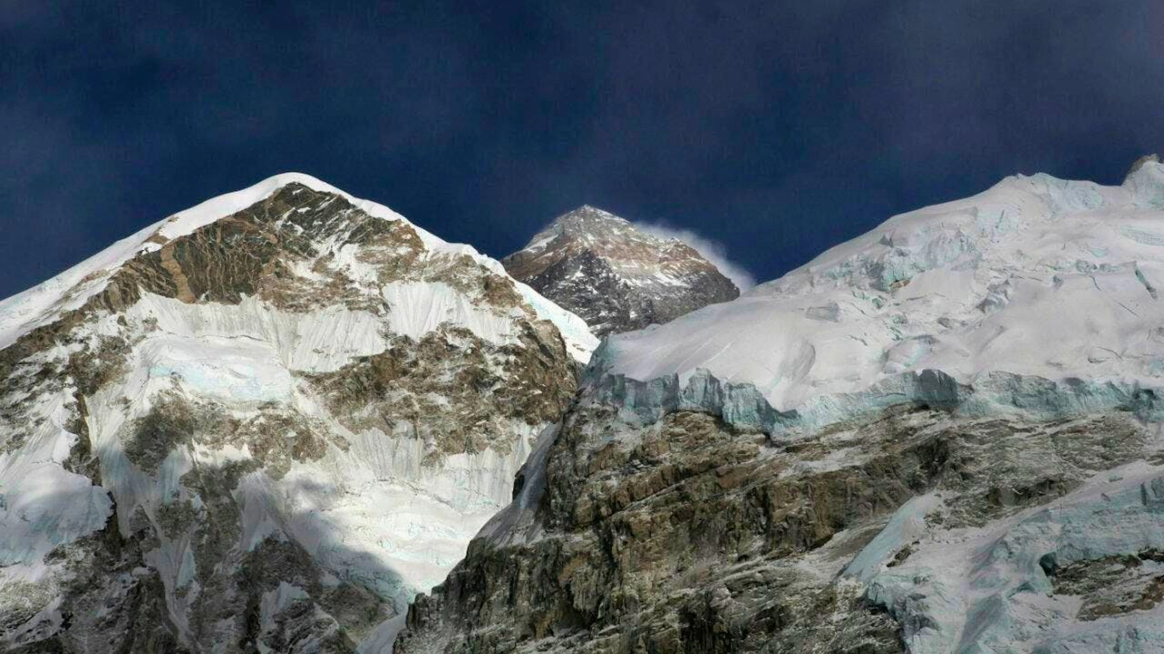 Le montagne del Nepal sono investite da un'ondata di maltempo.