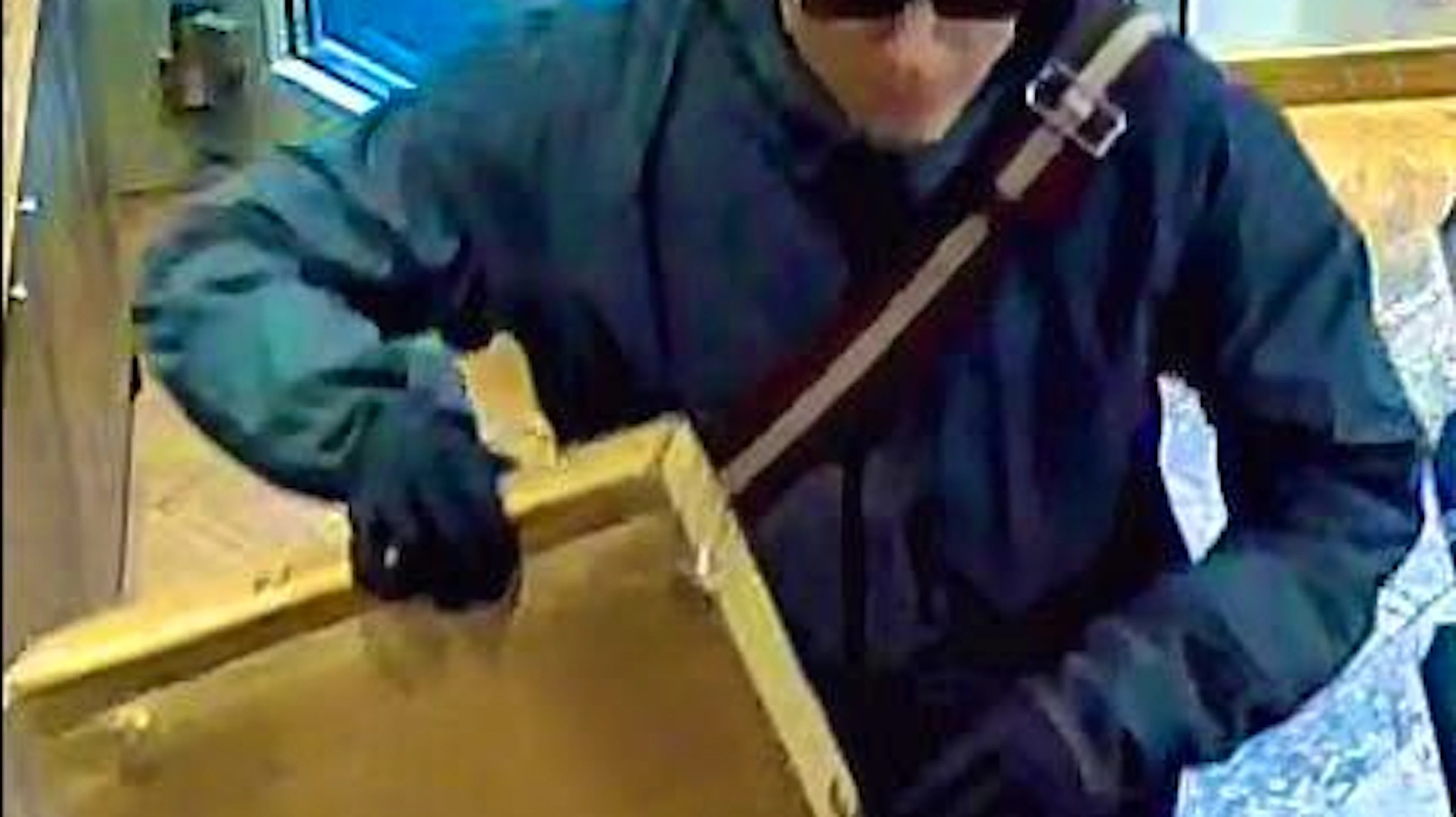 C'est avec cette image que la police lucernoise recherche le malfaiteur.