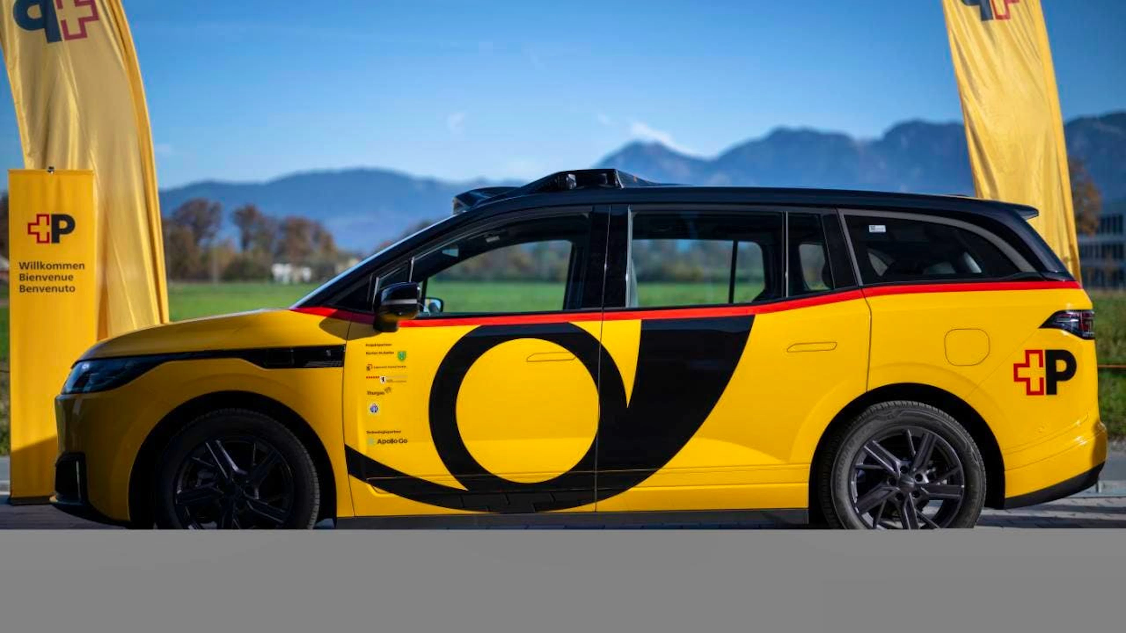 Il taxi senza conducente "AmiGo" presentato oggi da AutoPostale a Altstätten (SG).