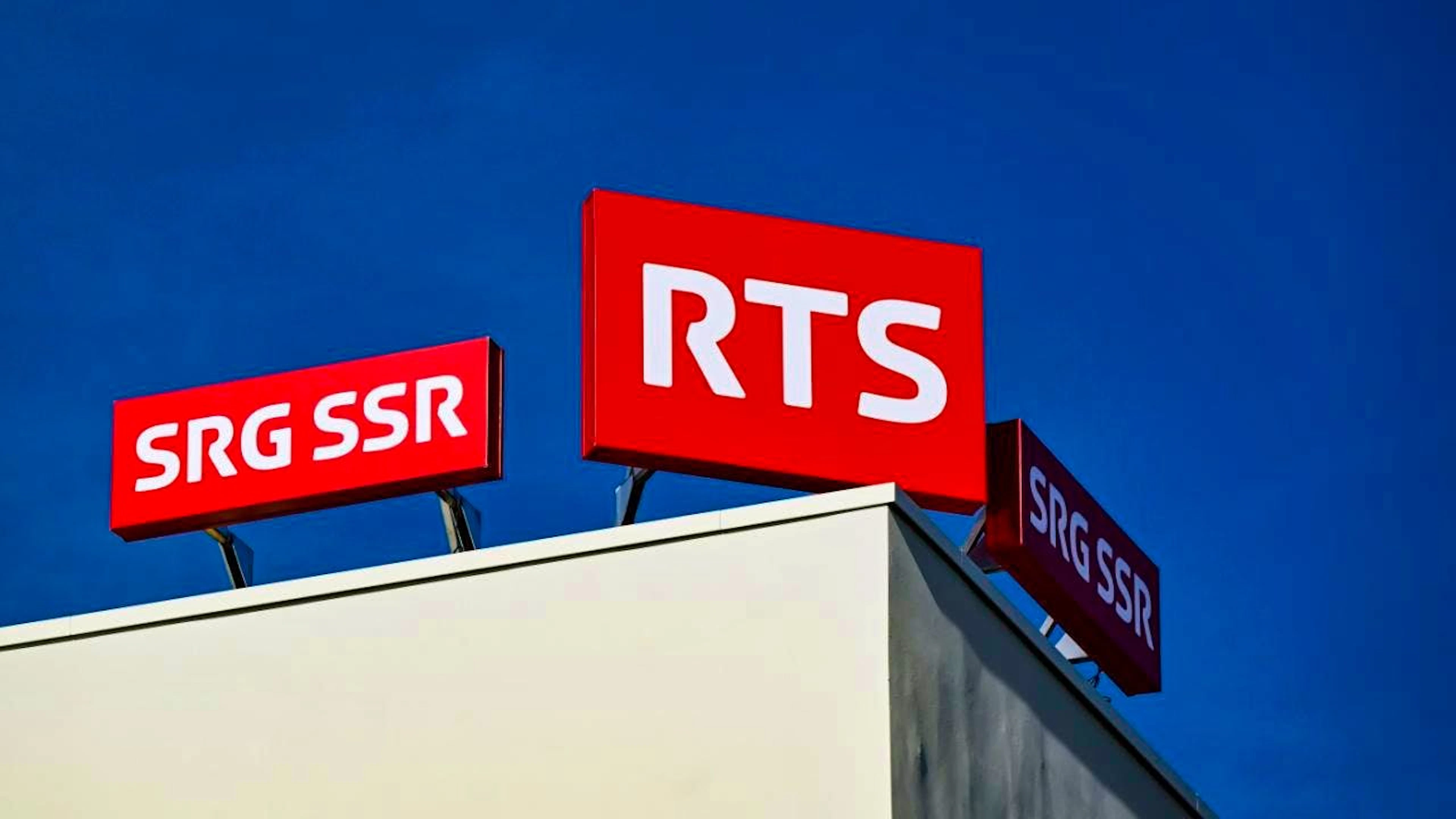 Le peuple se prononcera sur l'initiative SSR, qui veut abaisser la redevance à 200 francs, le 8 mars 2026.