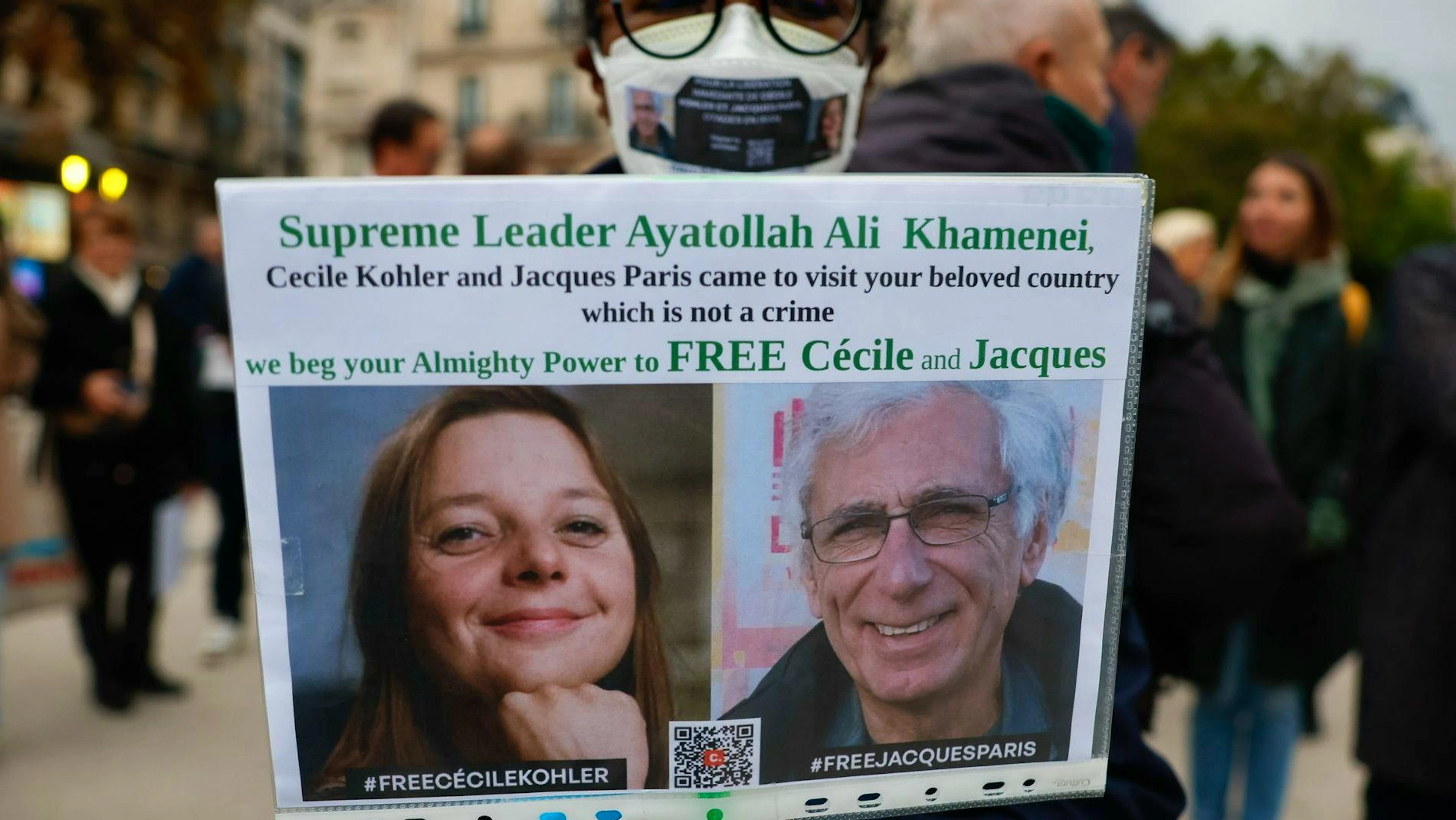 Professeure de lettres de 41 ans, et enseignant retraité de 72 ans, Cécile Kohler et Jacques Paris ont été arrêtés le 7 mai 2022, au dernier jour d'un voyage touristique en Iran.