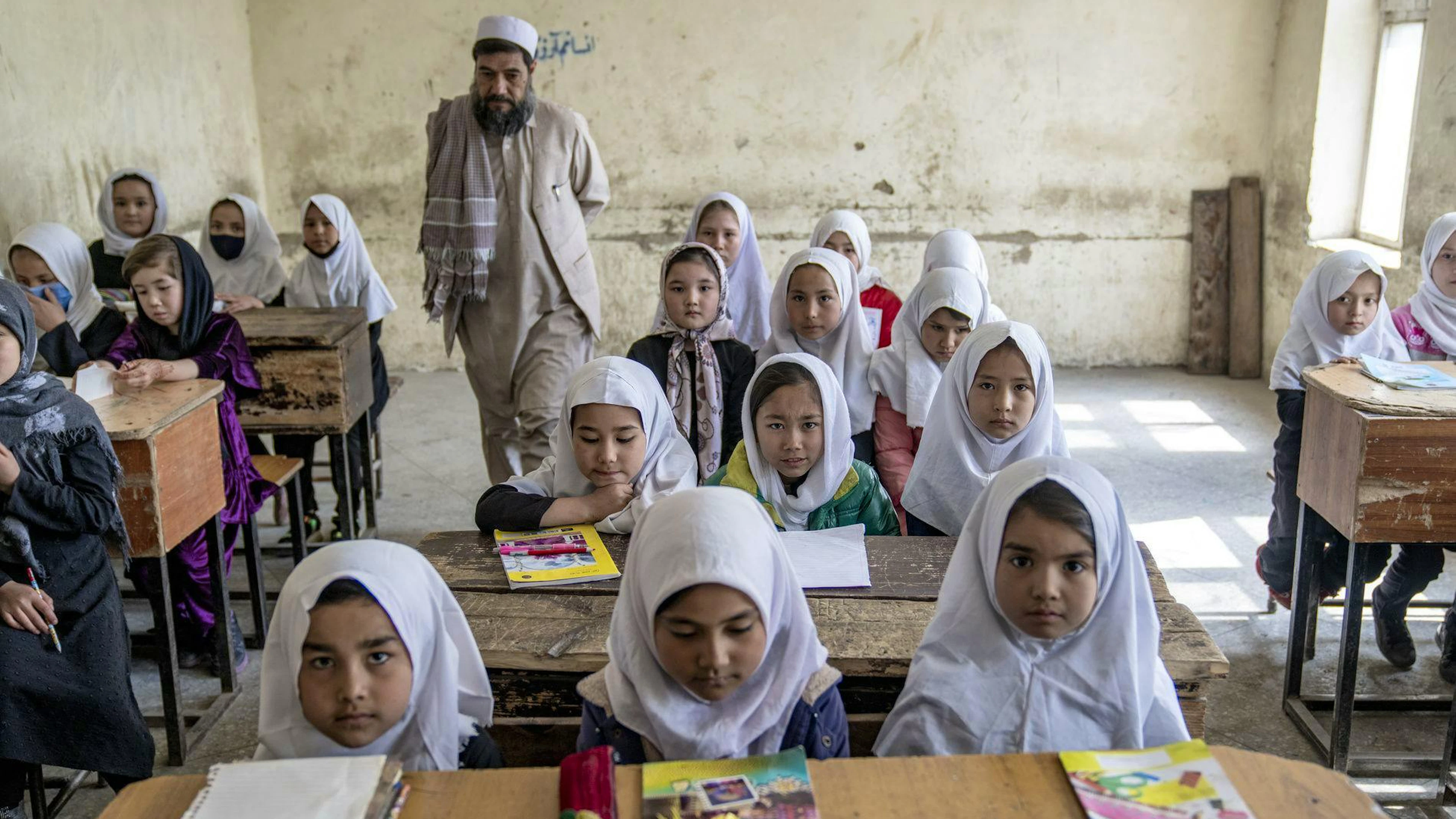 Ein Bild aus dem Jahr 2023. Mädchen dürfen in Afghanistan nur bis zur sechsten Klasse in die Schule gehen.